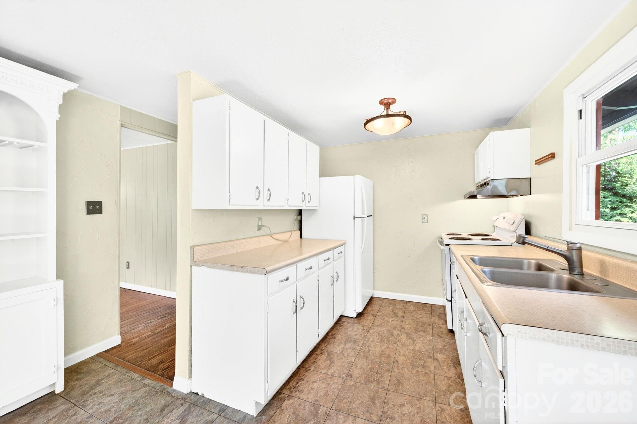 138 Brooklyn Road — Asheville