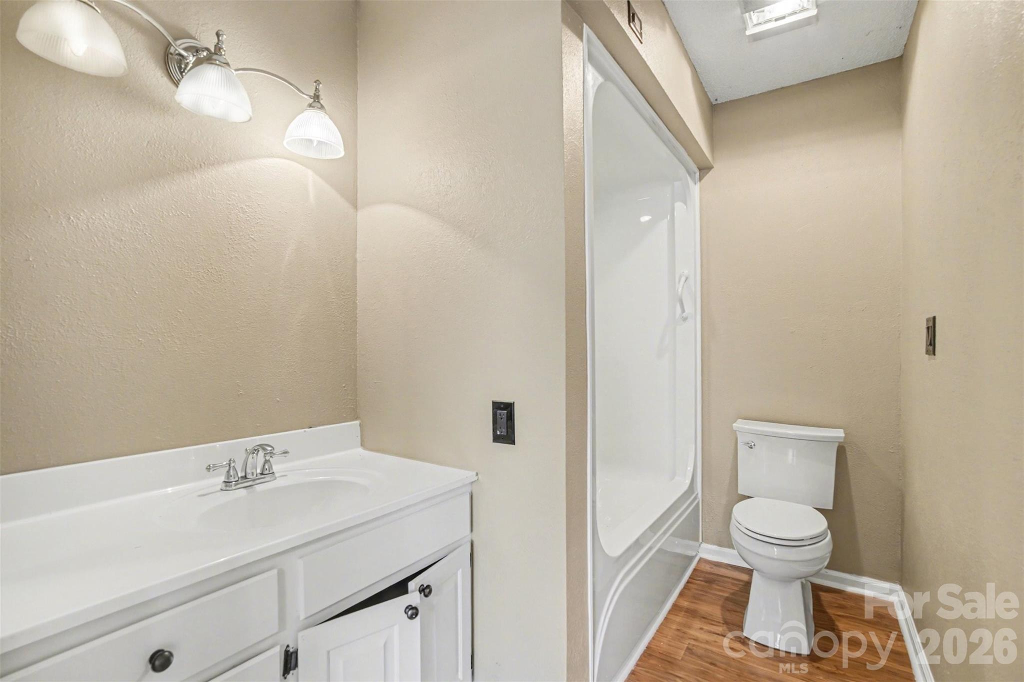 1742 NE 12th Street — Hickory