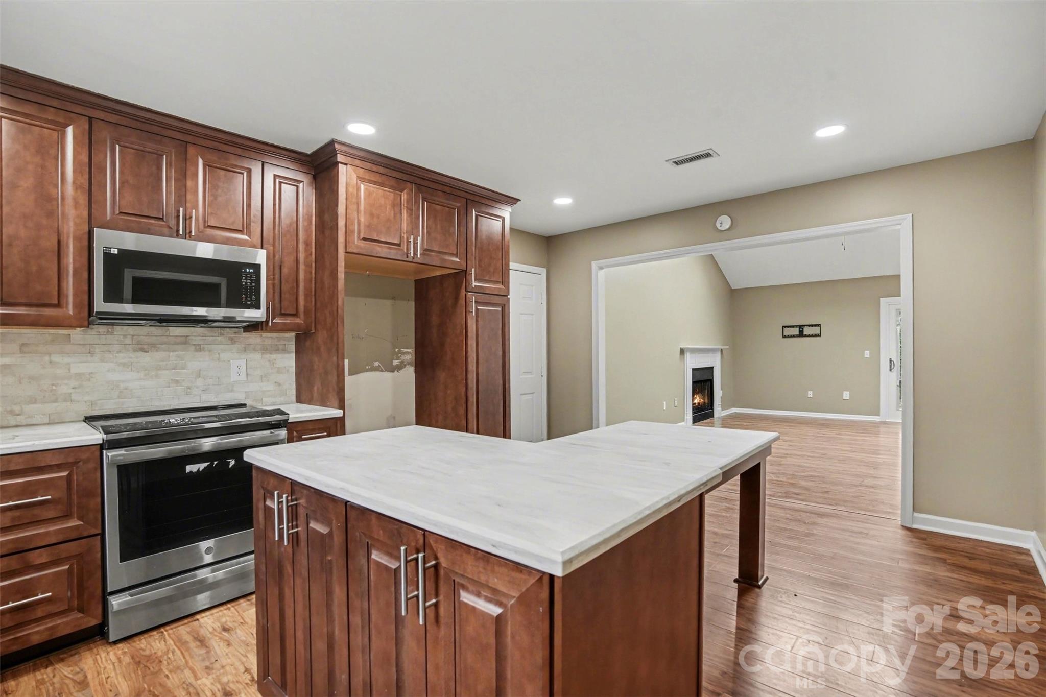 1742 NE 12th Street — Hickory