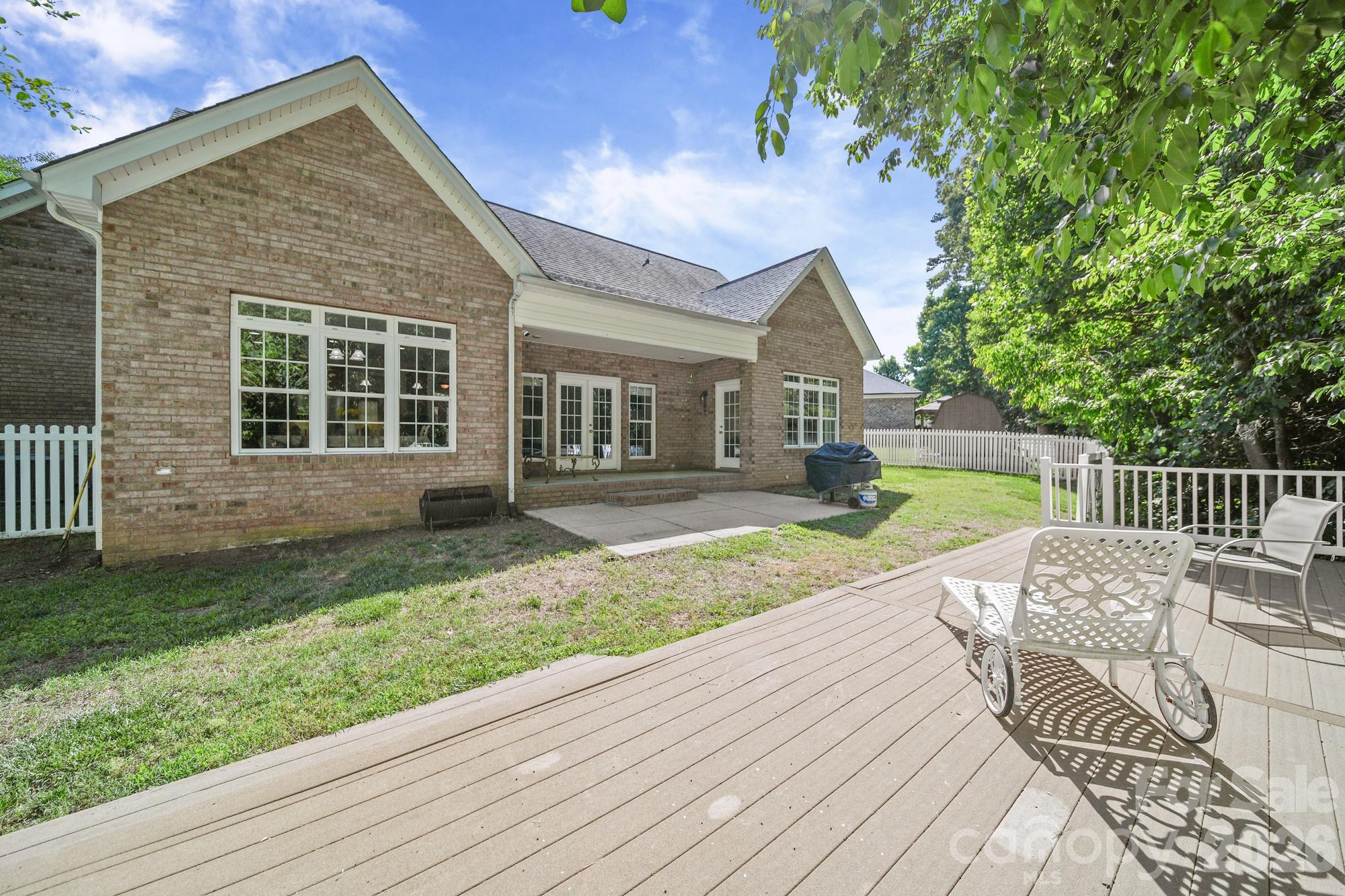 234 Lagoda Drive — Locust