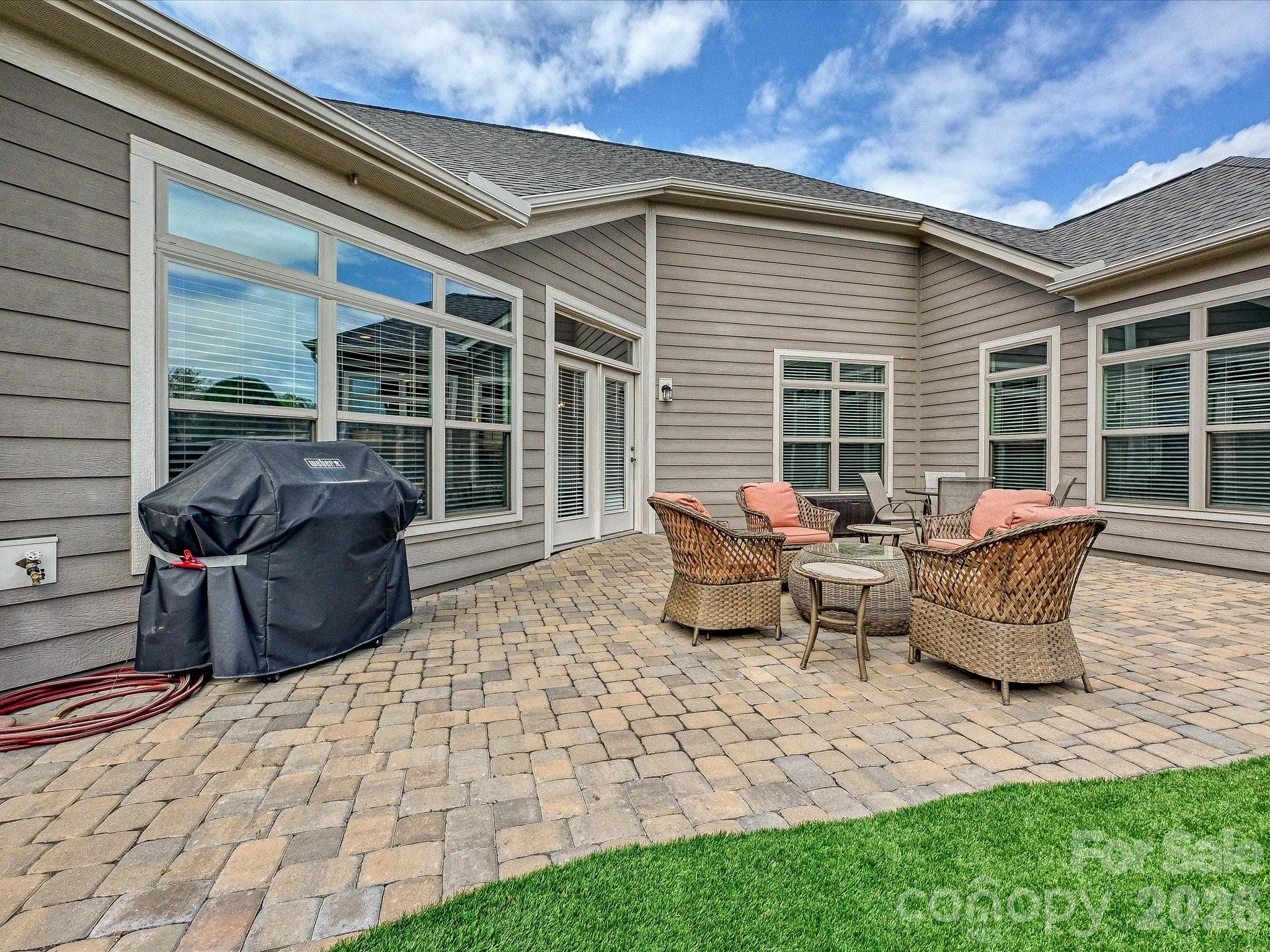 2202 Lincolnshire Lane — Wesley Chapel