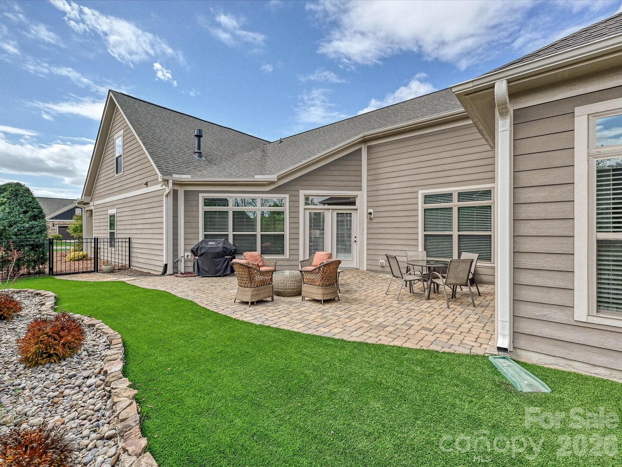 2202 Lincolnshire Lane — Wesley Chapel