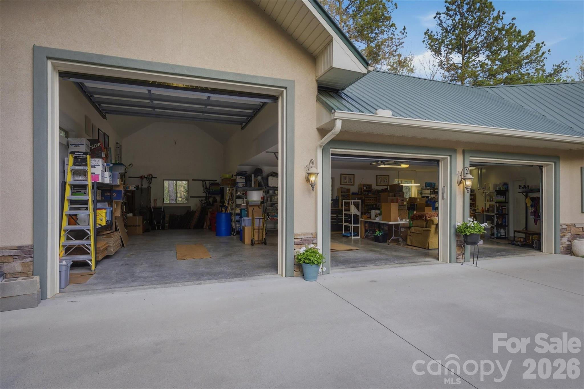 2224 W Paradise Harbor Drive — Connelly Springs