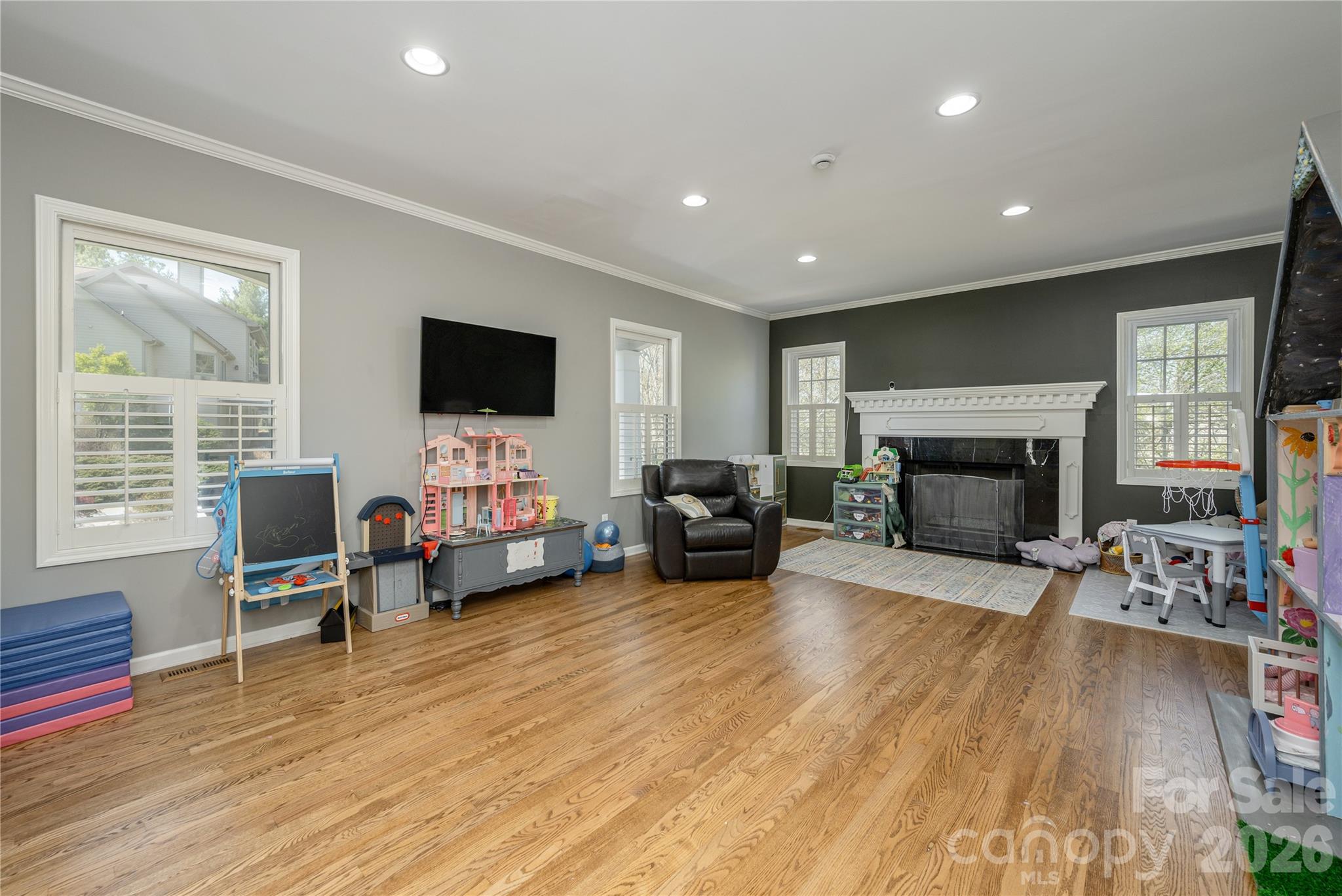102 Brookhollow Drive — Flat Rock