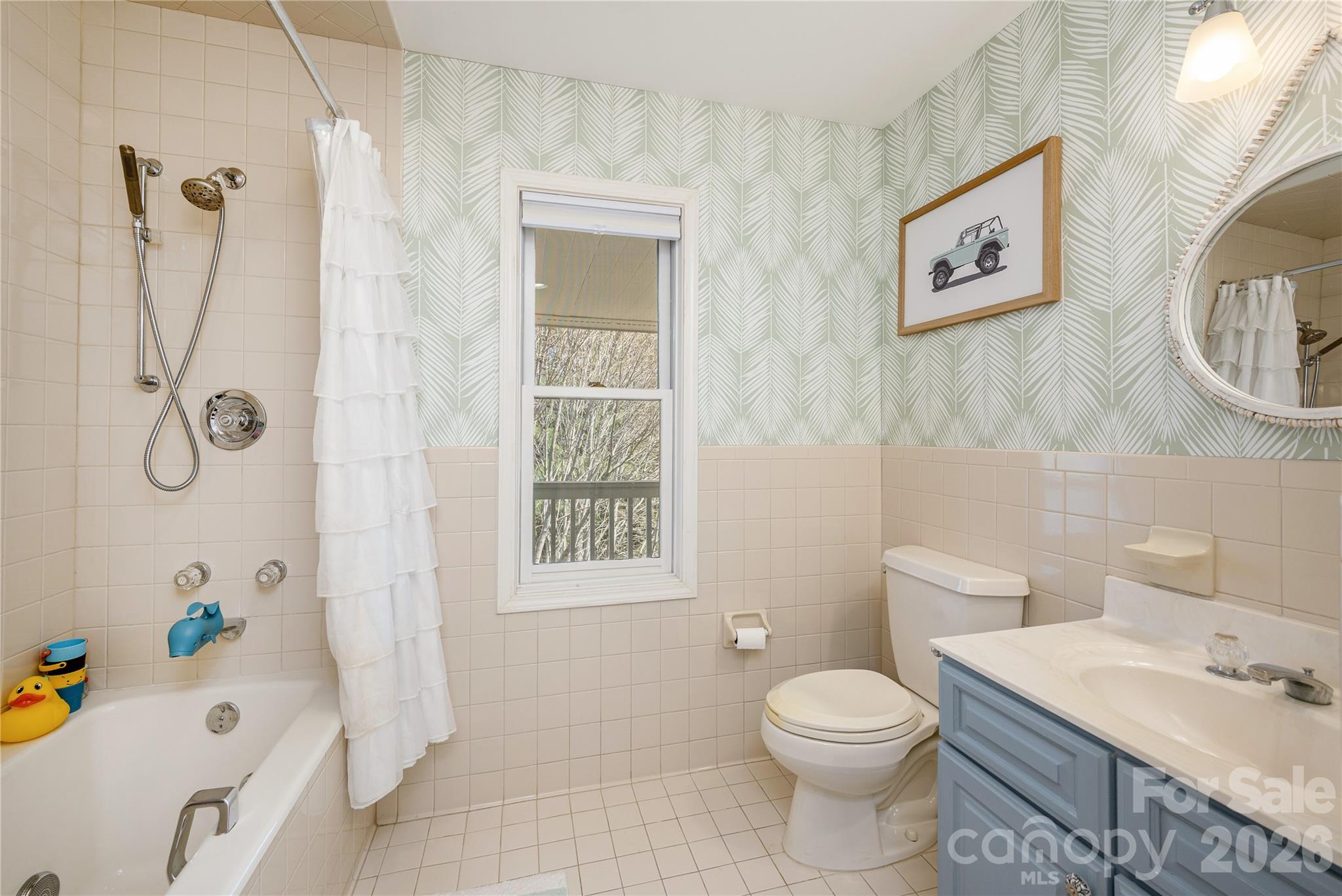 102 Brookhollow Drive — Flat Rock