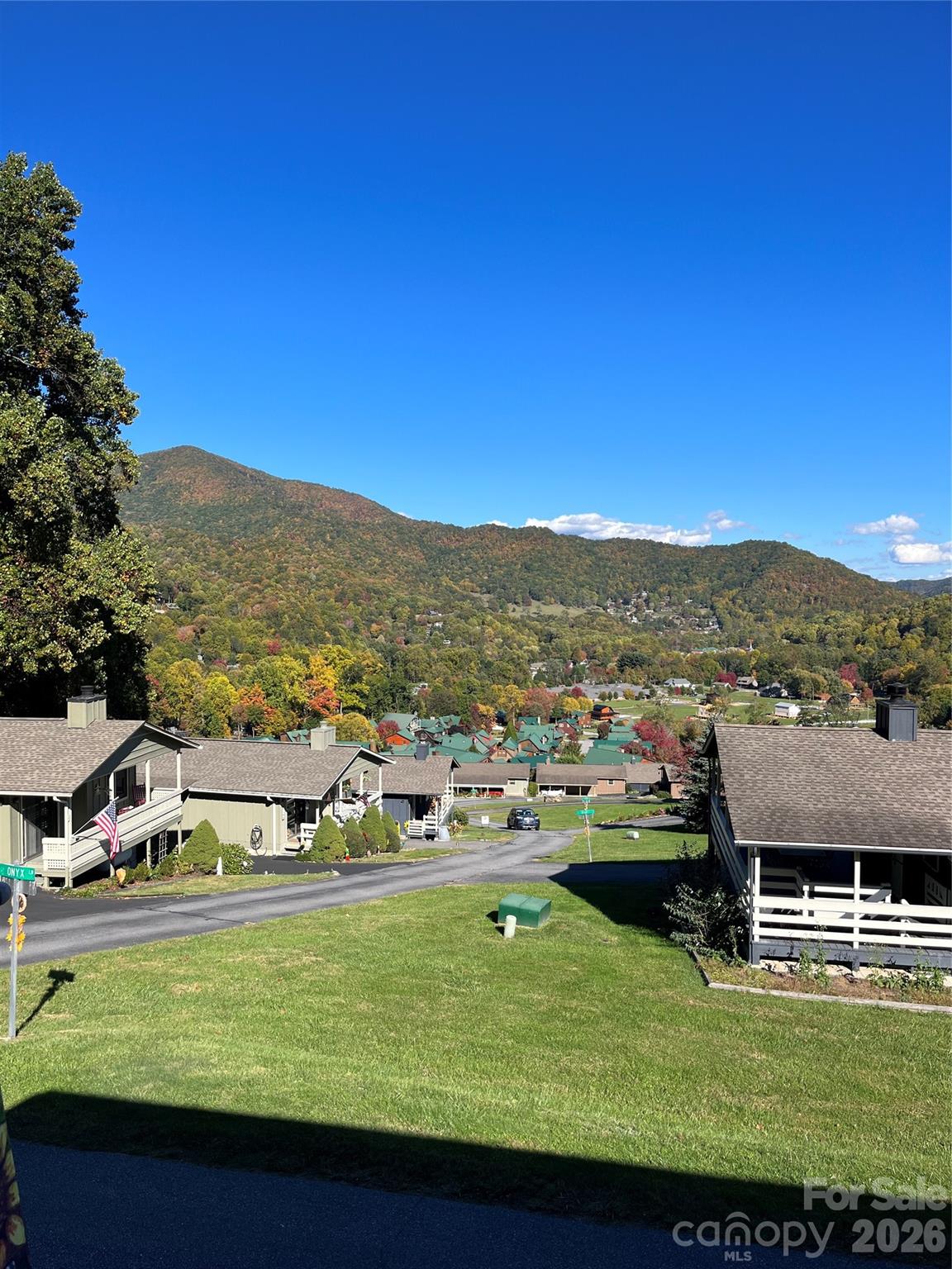 10 Onyx Lane — Maggie Valley