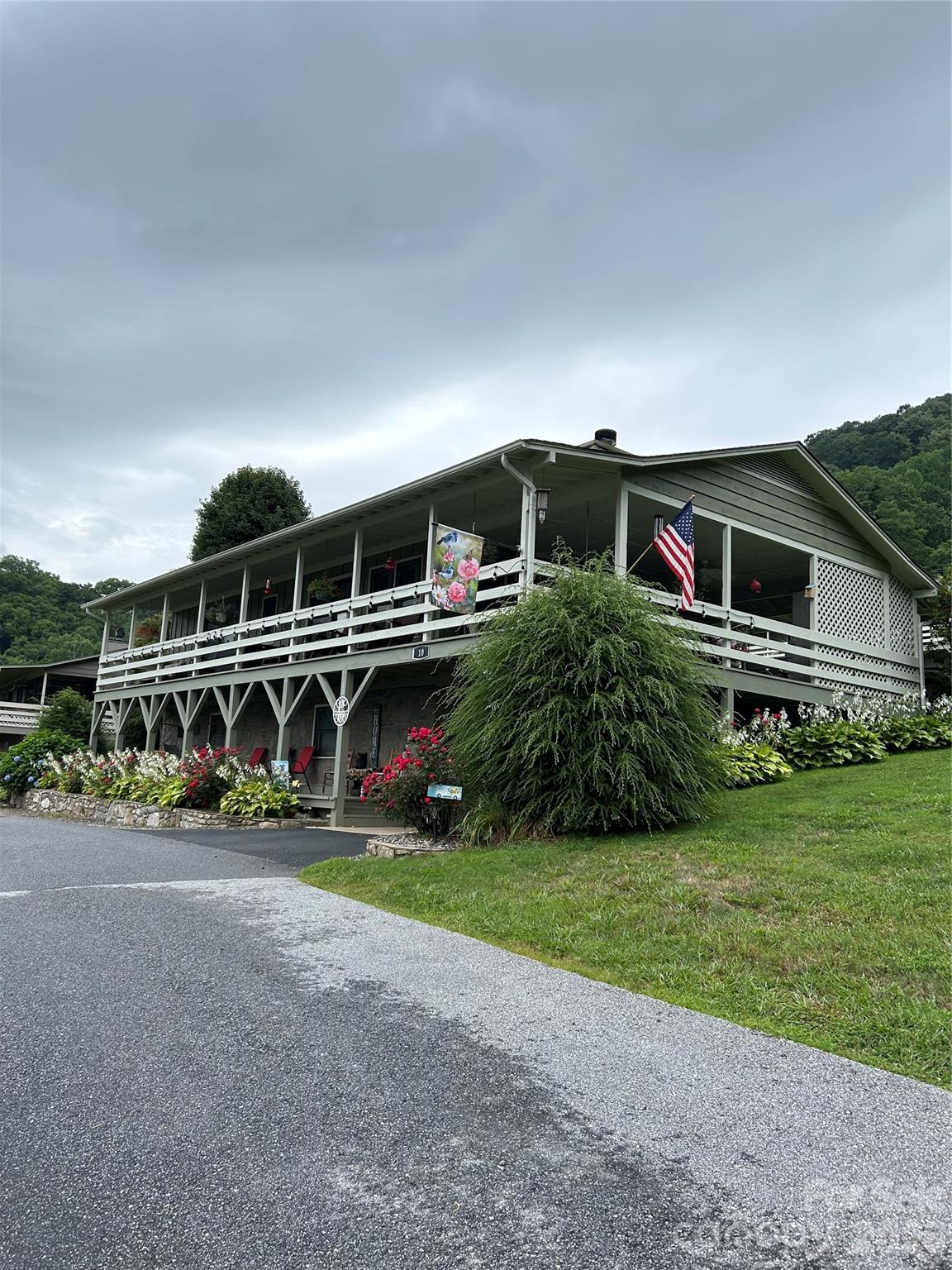 10 Onyx Lane — Maggie Valley