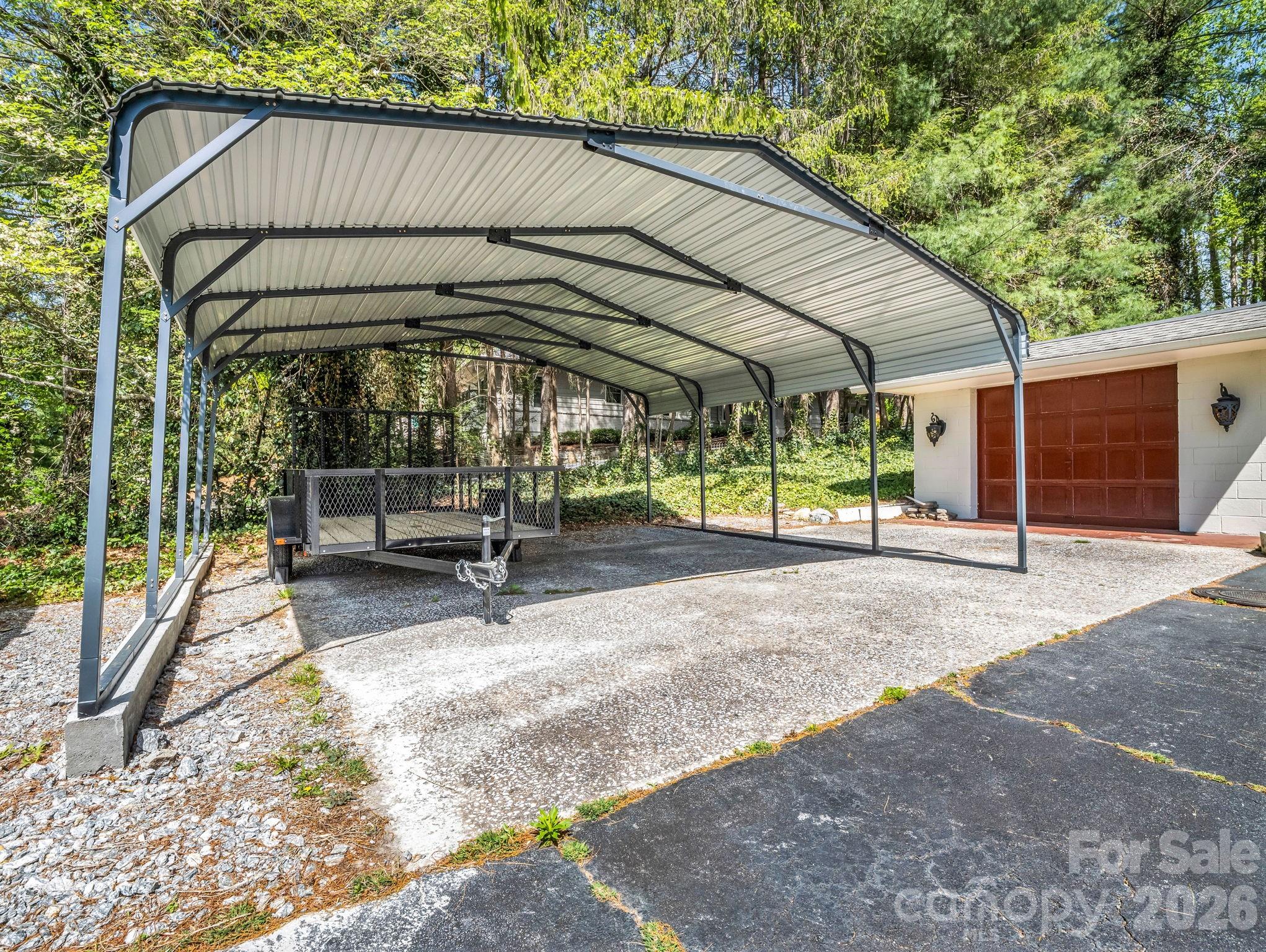 110 Chariton Avenue — Hendersonville