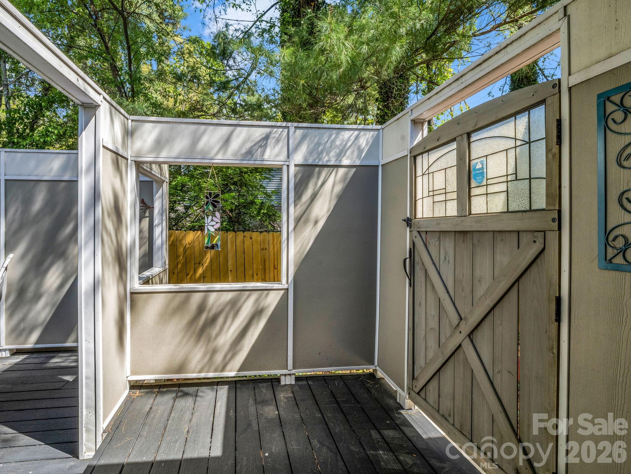 110 Chariton Avenue — Hendersonville