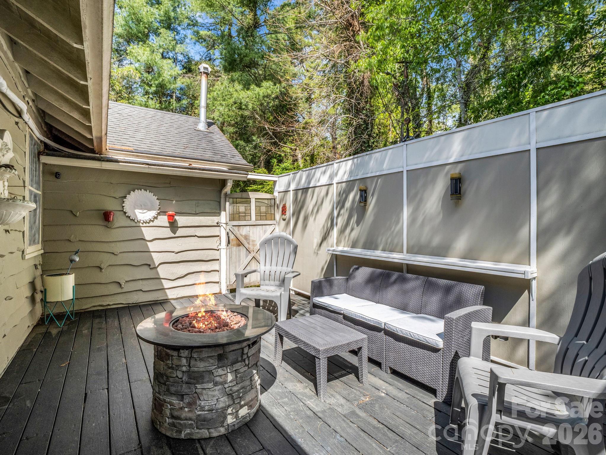 110 Chariton Avenue — Hendersonville