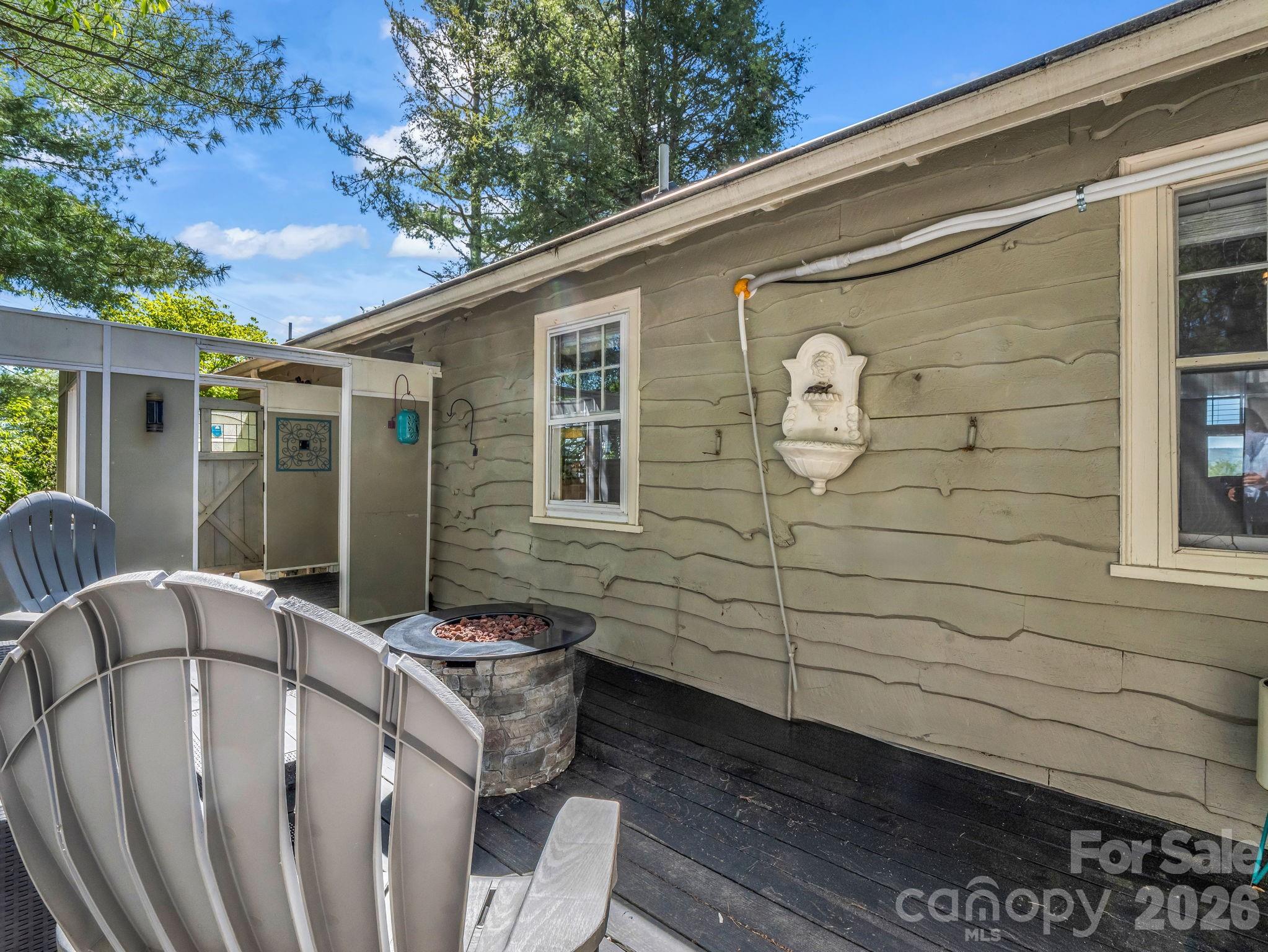 110 Chariton Avenue — Hendersonville