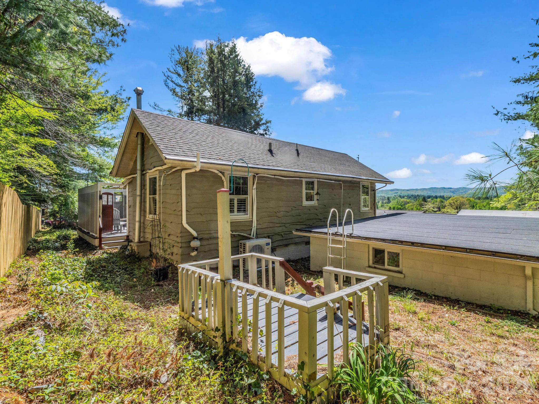 110 Chariton Avenue — Hendersonville