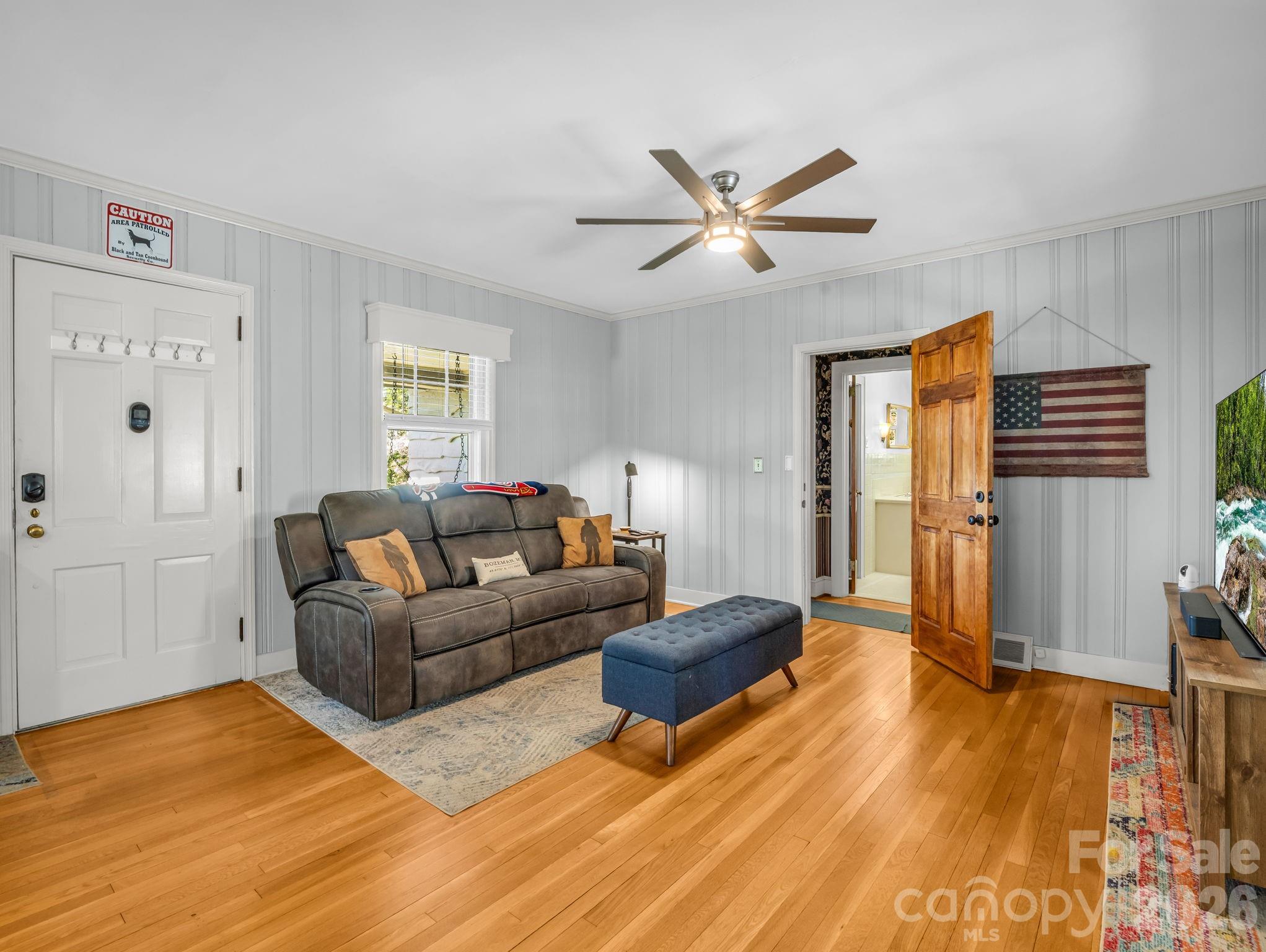 110 Chariton Avenue — Hendersonville