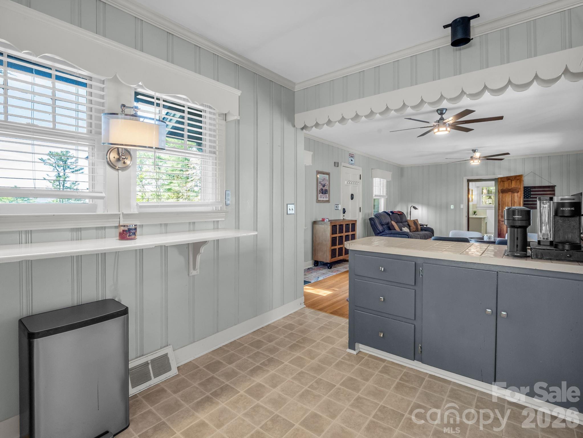 110 Chariton Avenue — Hendersonville