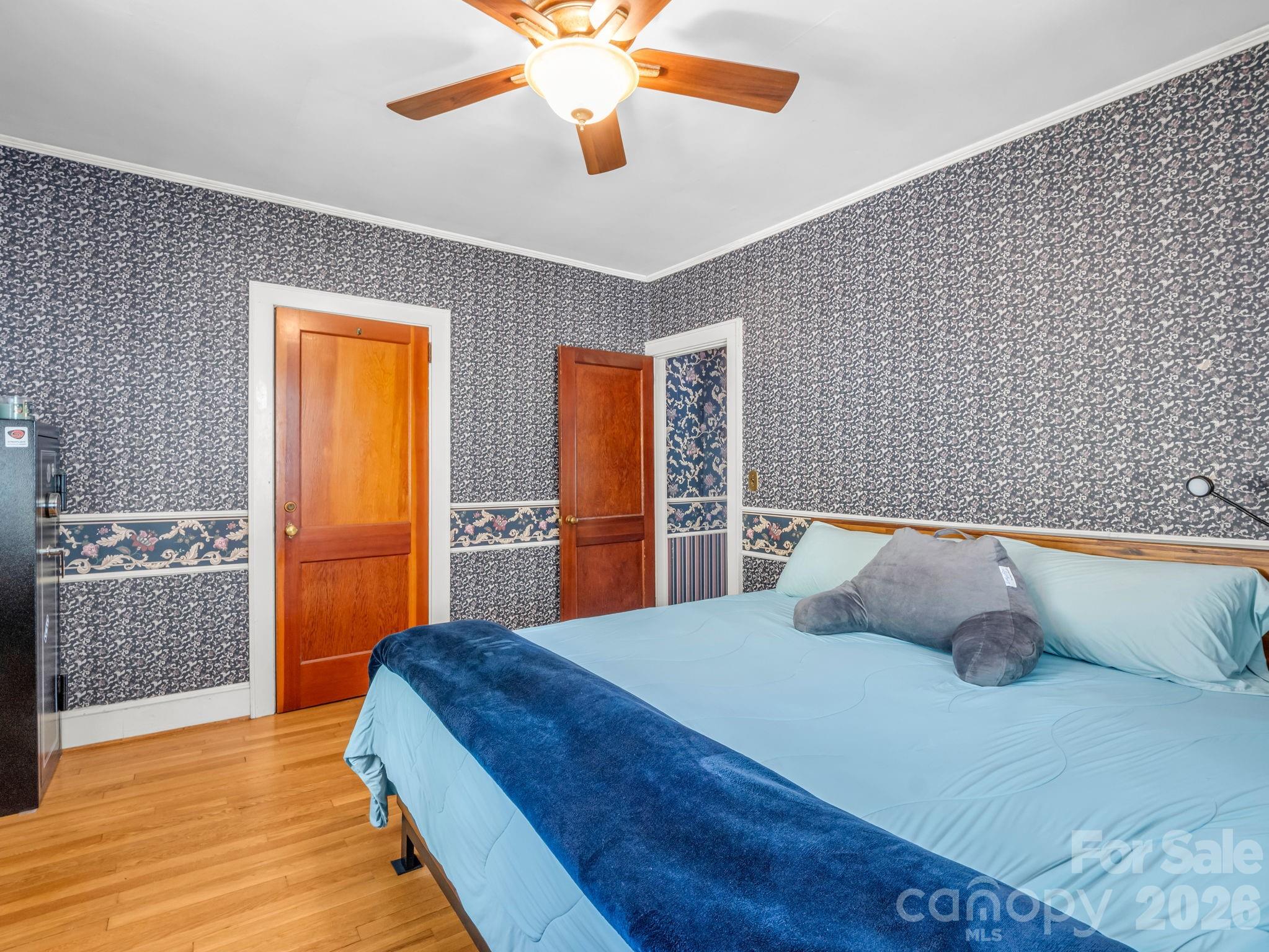 110 Chariton Avenue — Hendersonville