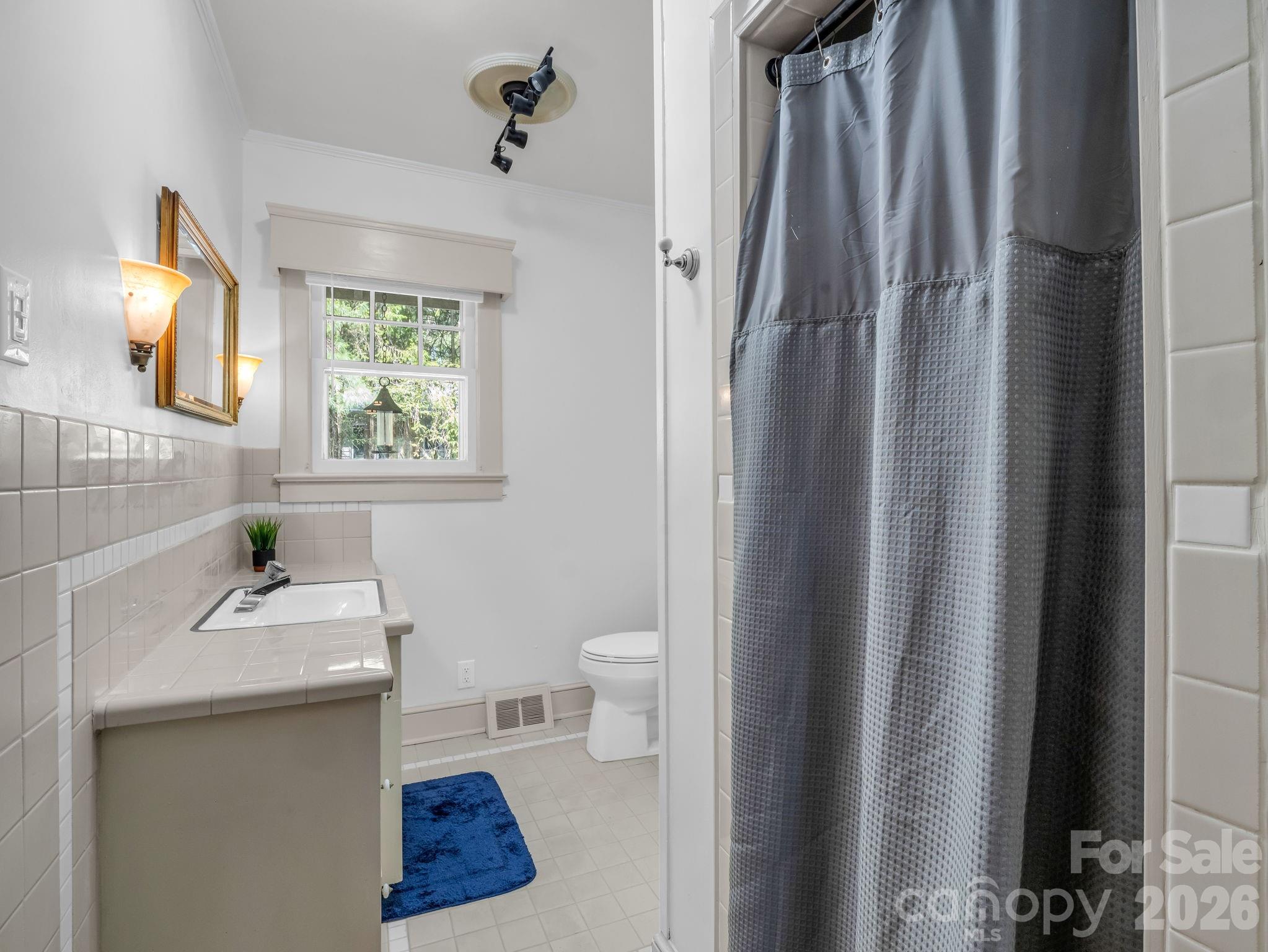 110 Chariton Avenue — Hendersonville