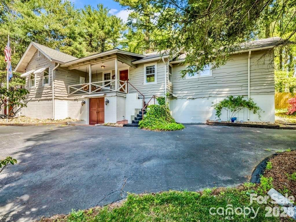 110 Chariton Avenue — Hendersonville