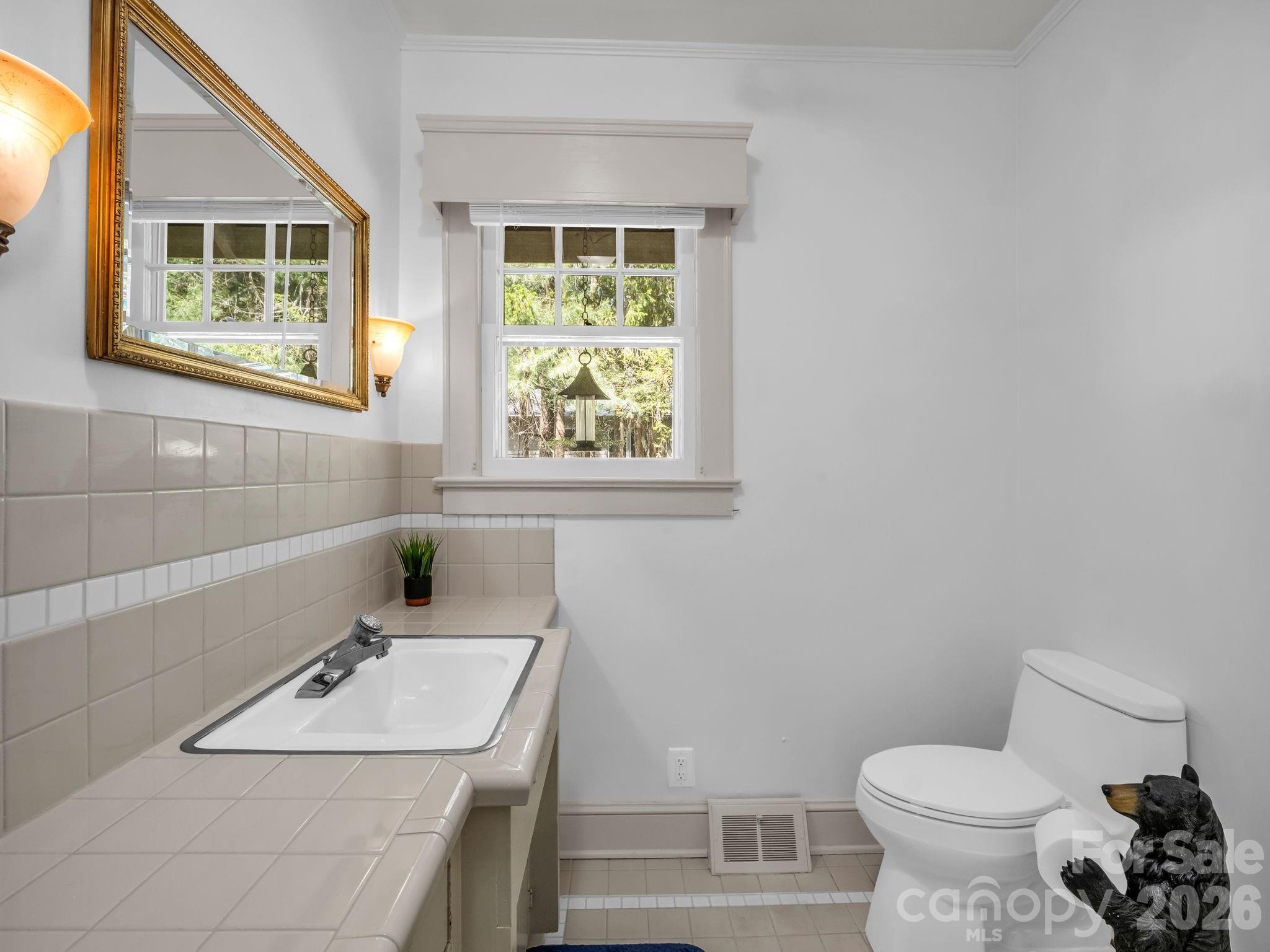 110 Chariton Avenue — Hendersonville
