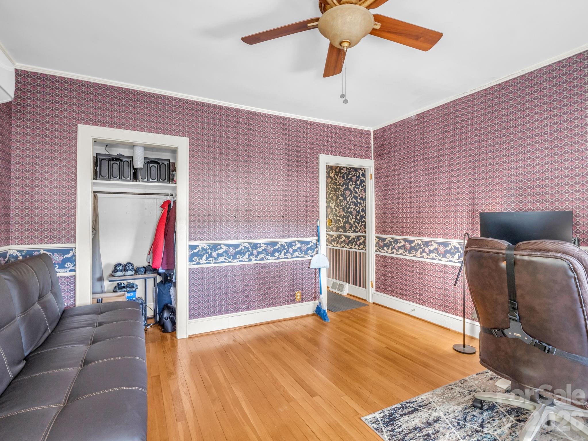110 Chariton Avenue — Hendersonville