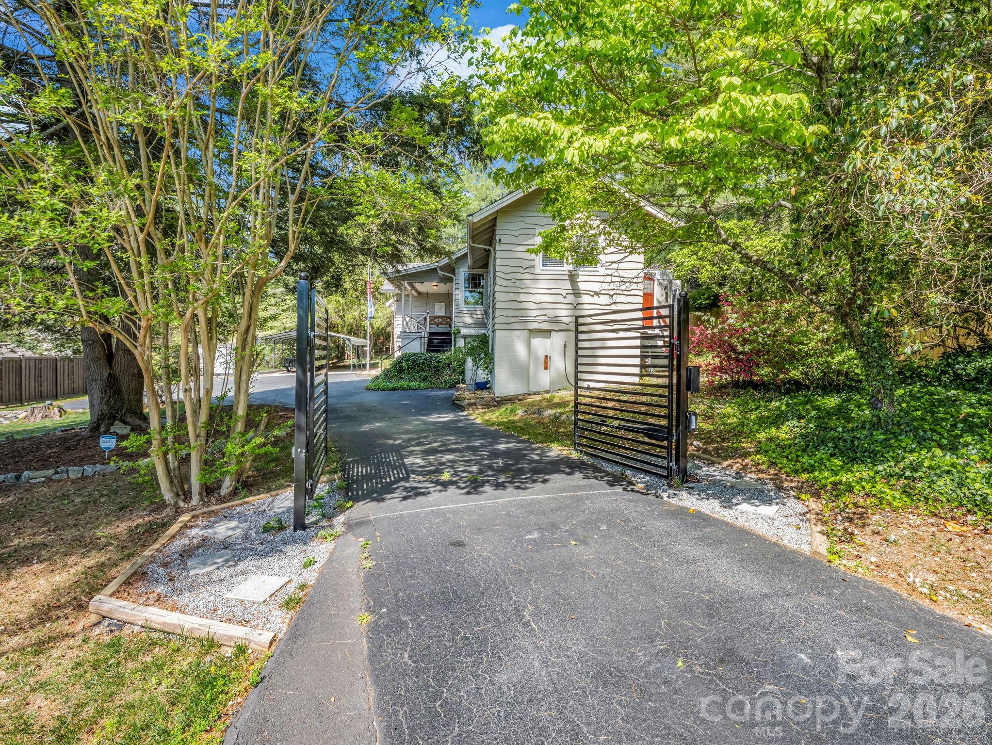 110 Chariton Avenue — Hendersonville