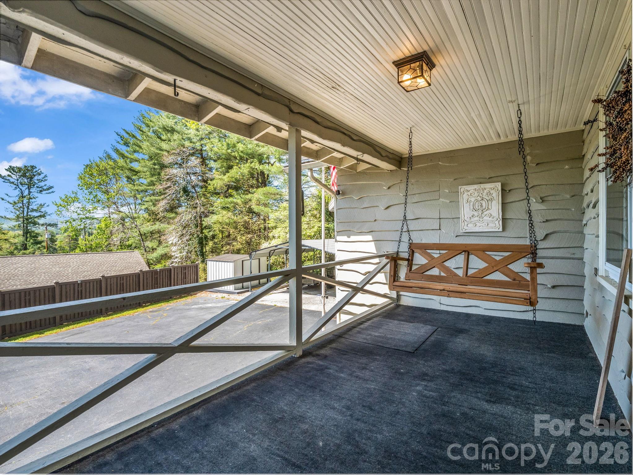 110 Chariton Avenue — Hendersonville