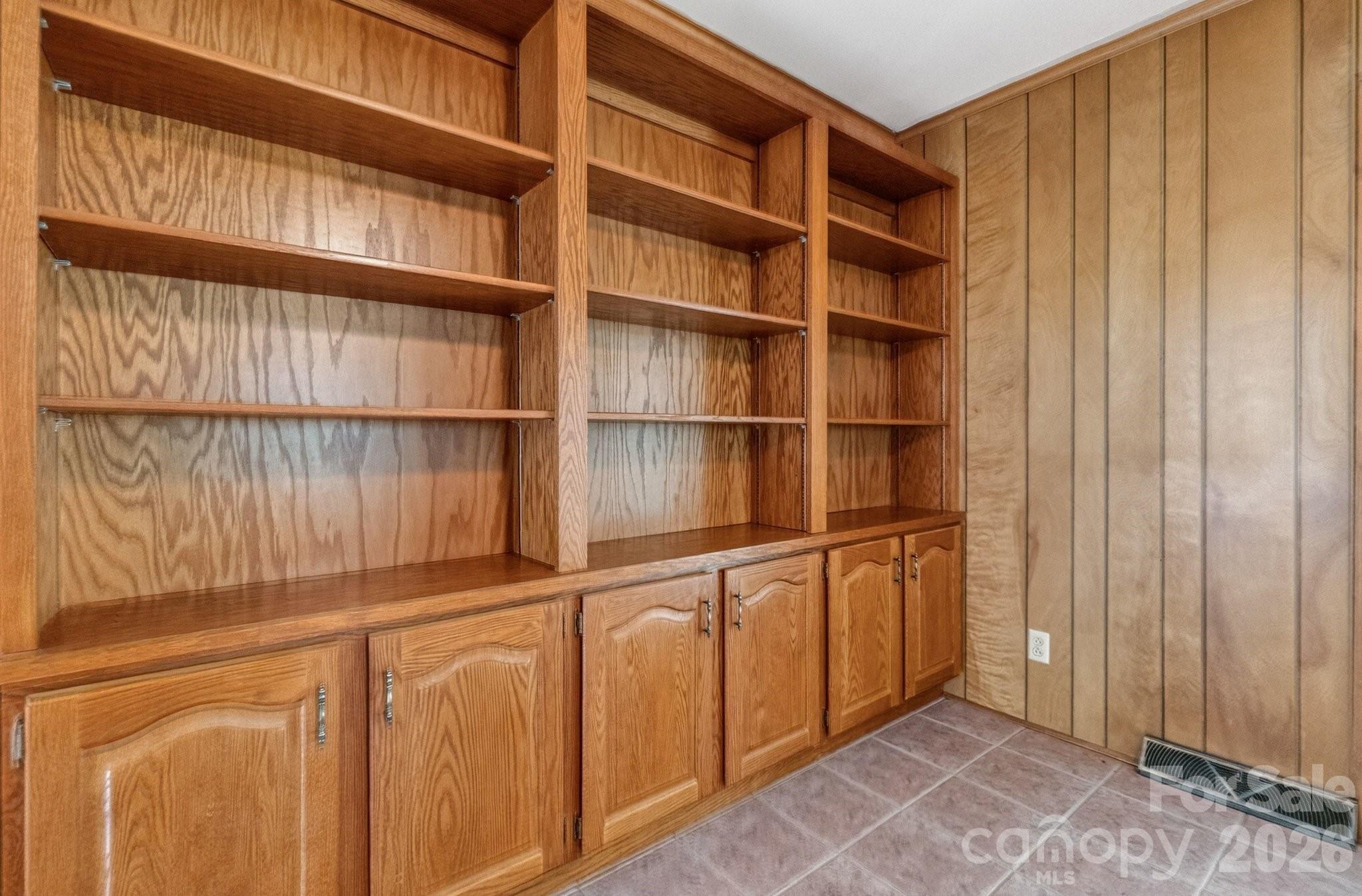710 Twin Oaks Road — Davidson