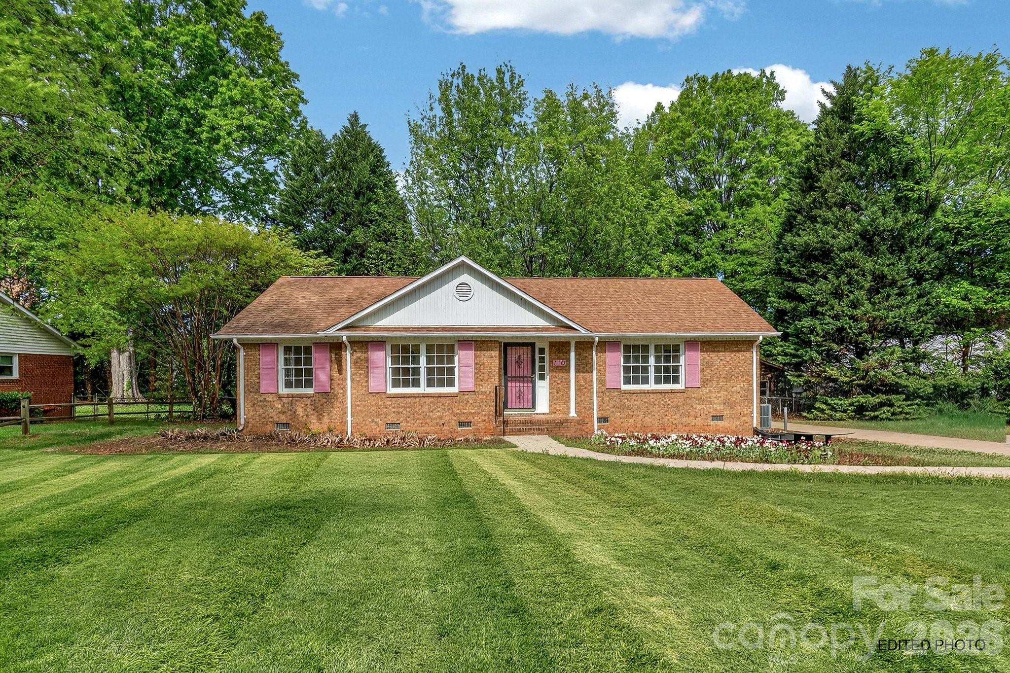 710 Twin Oaks Road — Davidson