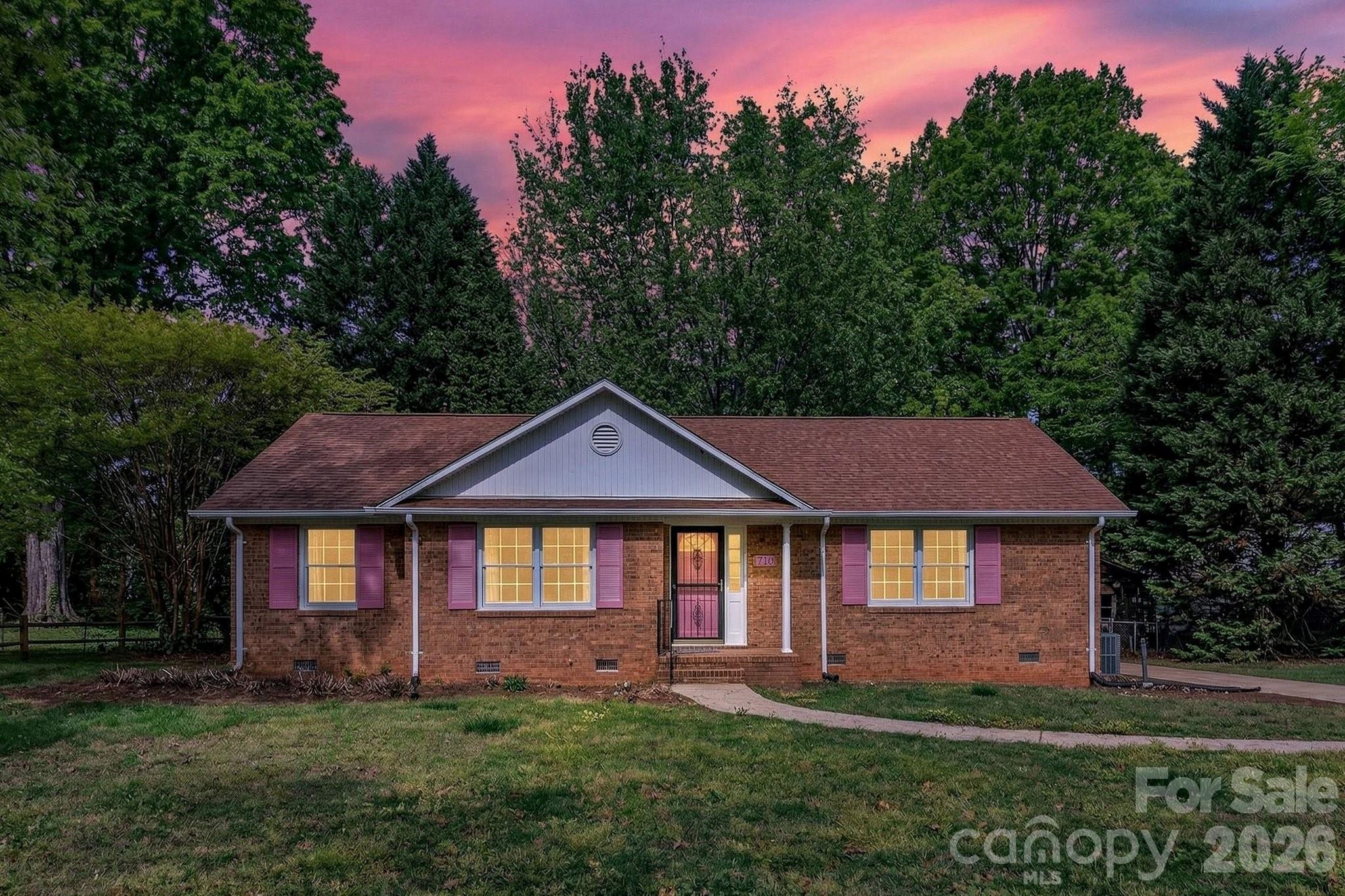 710 Twin Oaks Road — Davidson
