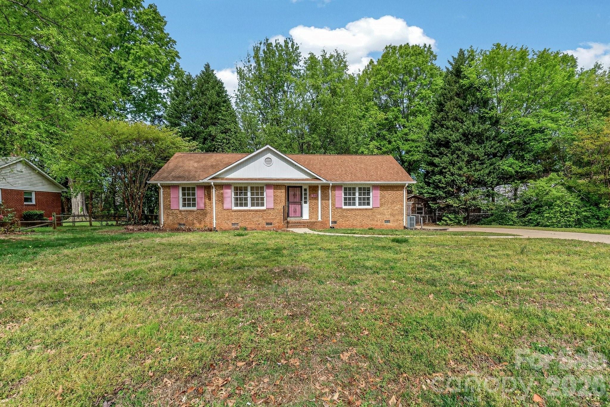 710 Twin Oaks Road — Davidson