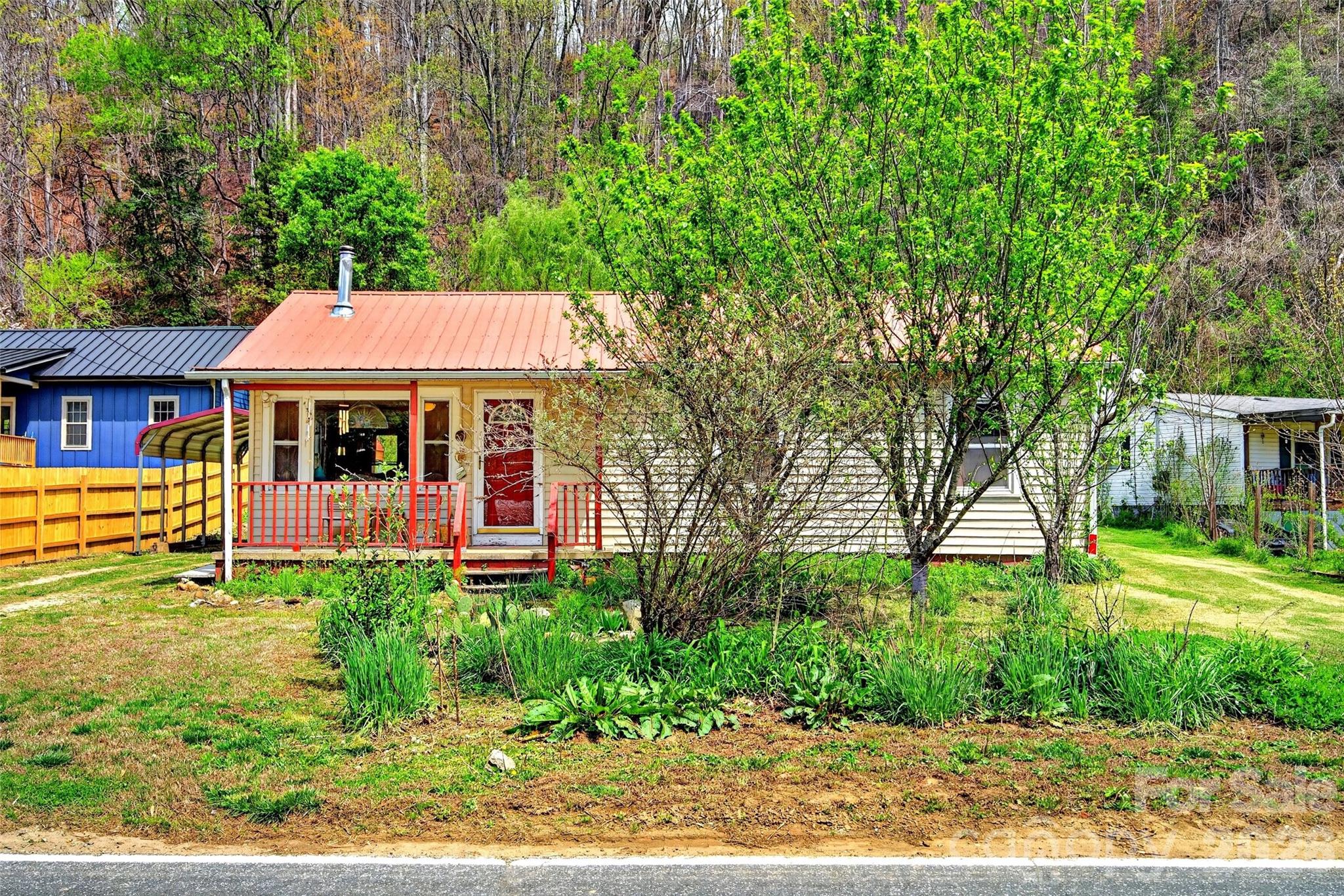 522 Old Us 70 Highway W — Old Fort