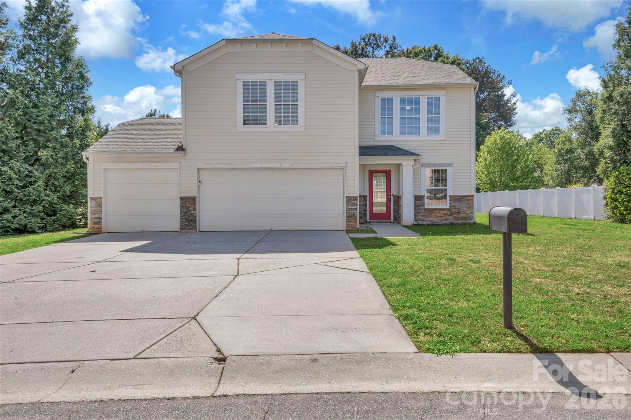 128 Longlea Drive — Clover