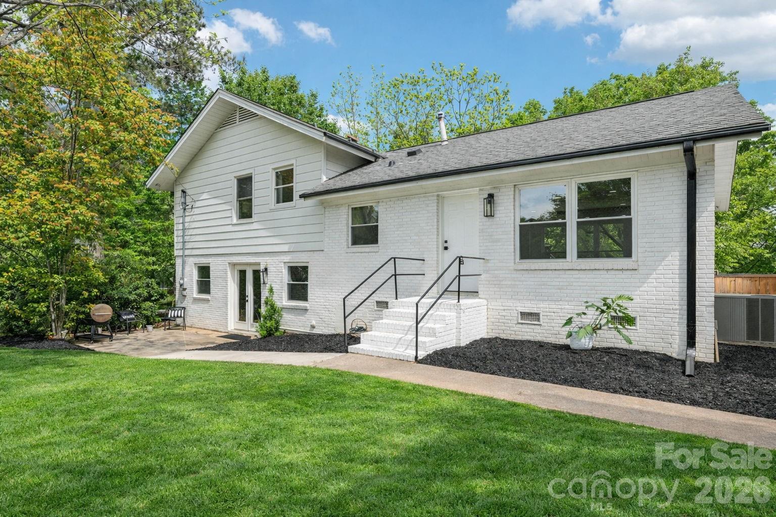 5300 Cheval Place — Charlotte