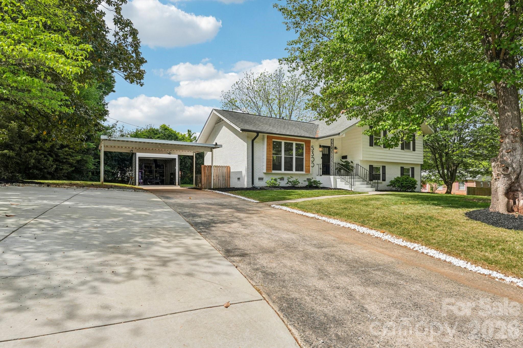 5300 Cheval Place — Charlotte