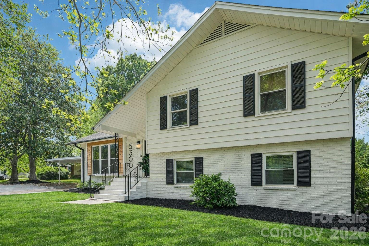 5300 Cheval Place — Charlotte