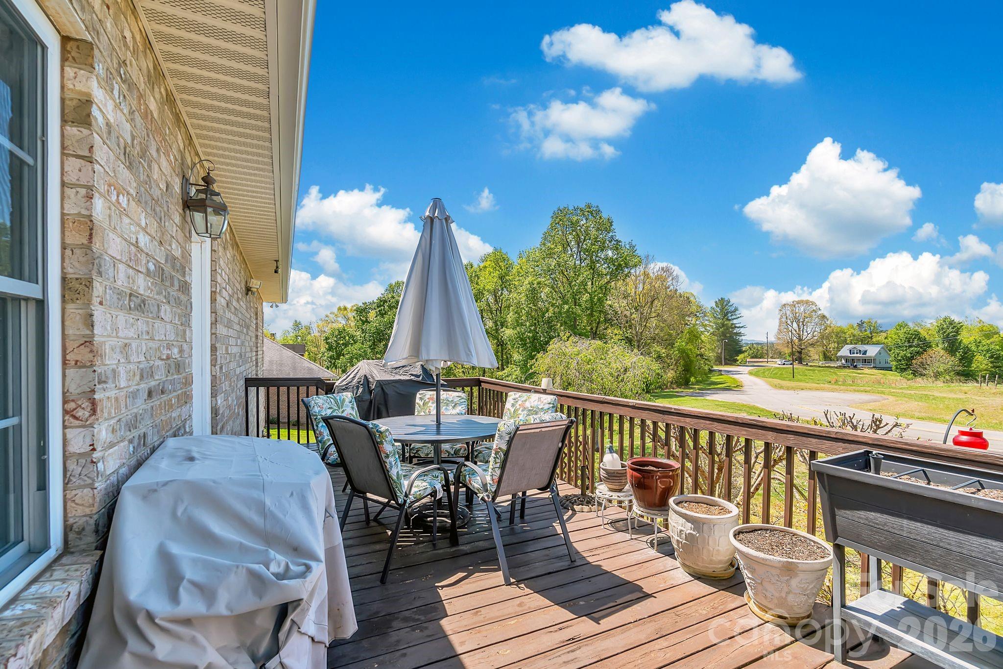 5507 Land Harbour Drive — Granite Falls