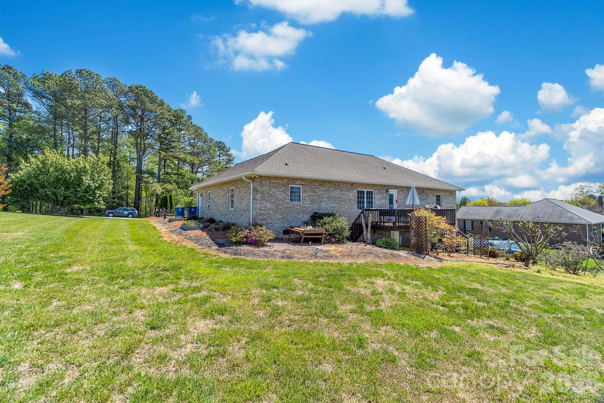 5507 Land Harbour Drive — Granite Falls