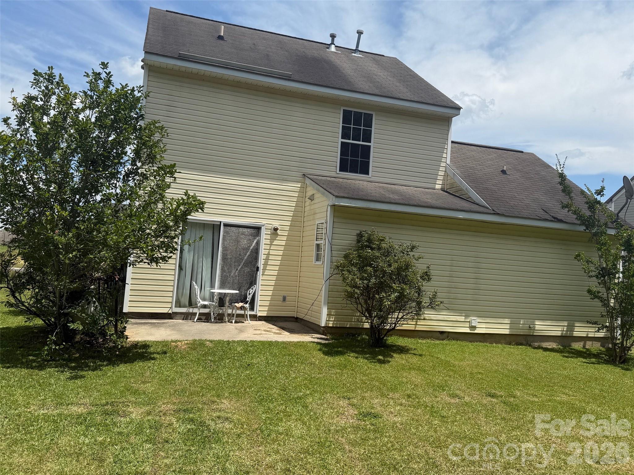 4046 W Fairmeadow Drive — Lancaster