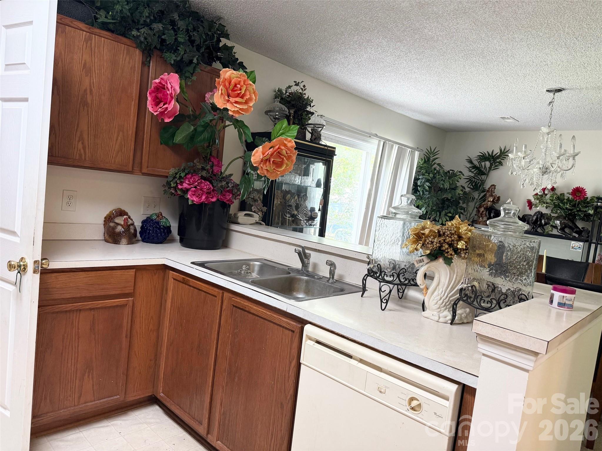 4046 W Fairmeadow Drive — Lancaster