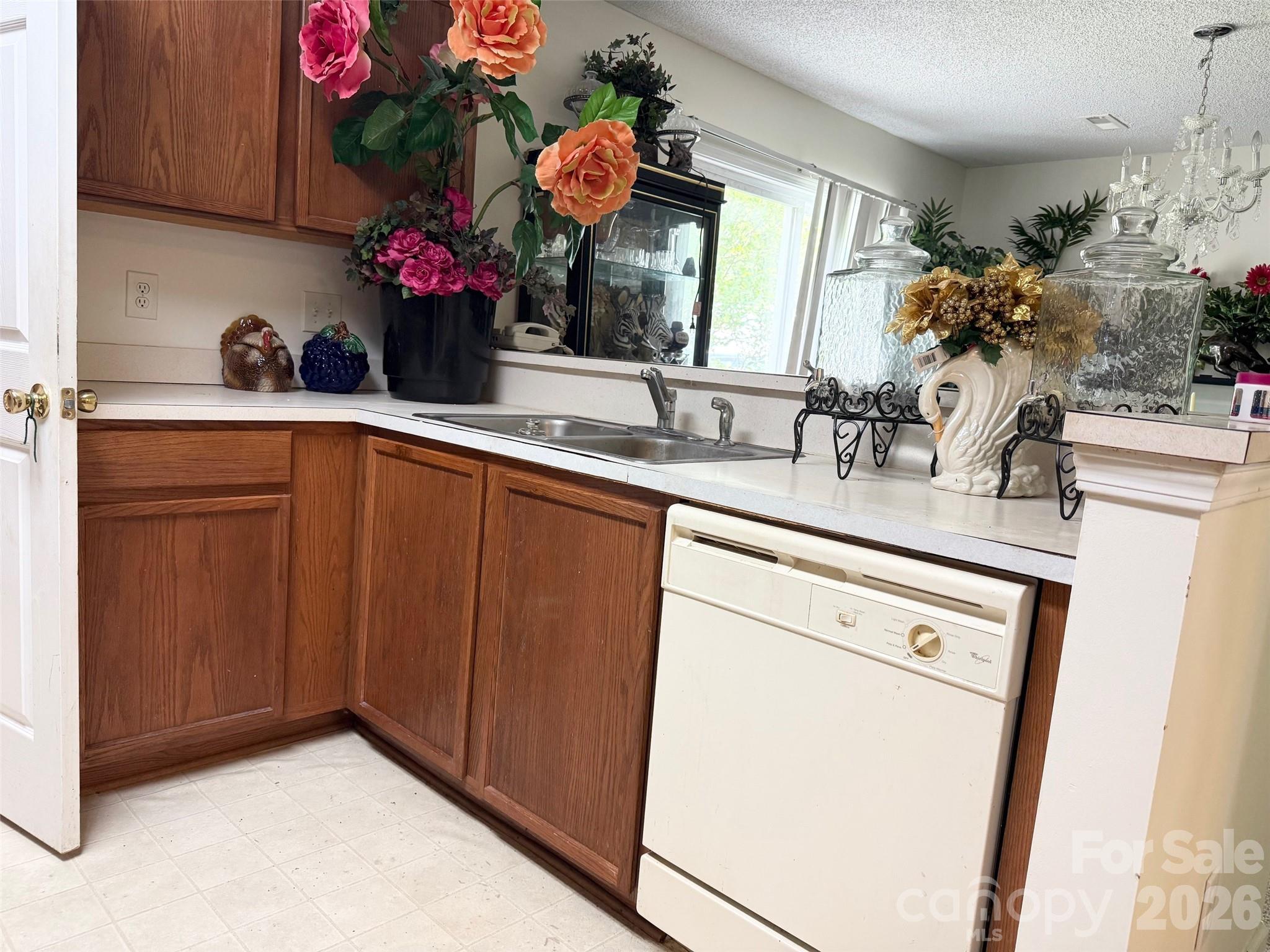 4046 W Fairmeadow Drive — Lancaster