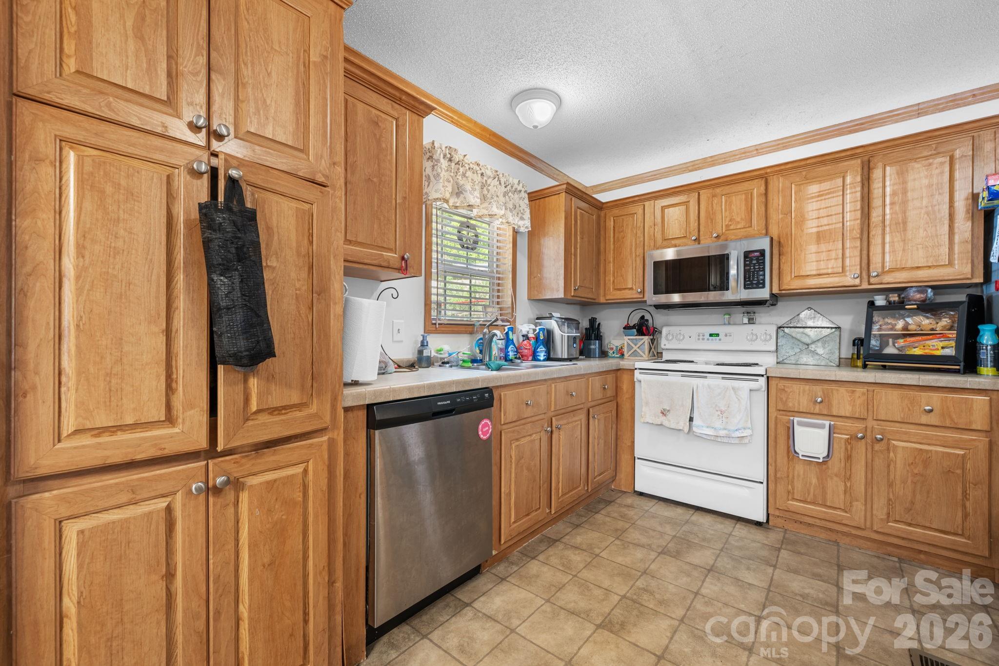 3634 Hillview Drive NE — Conover