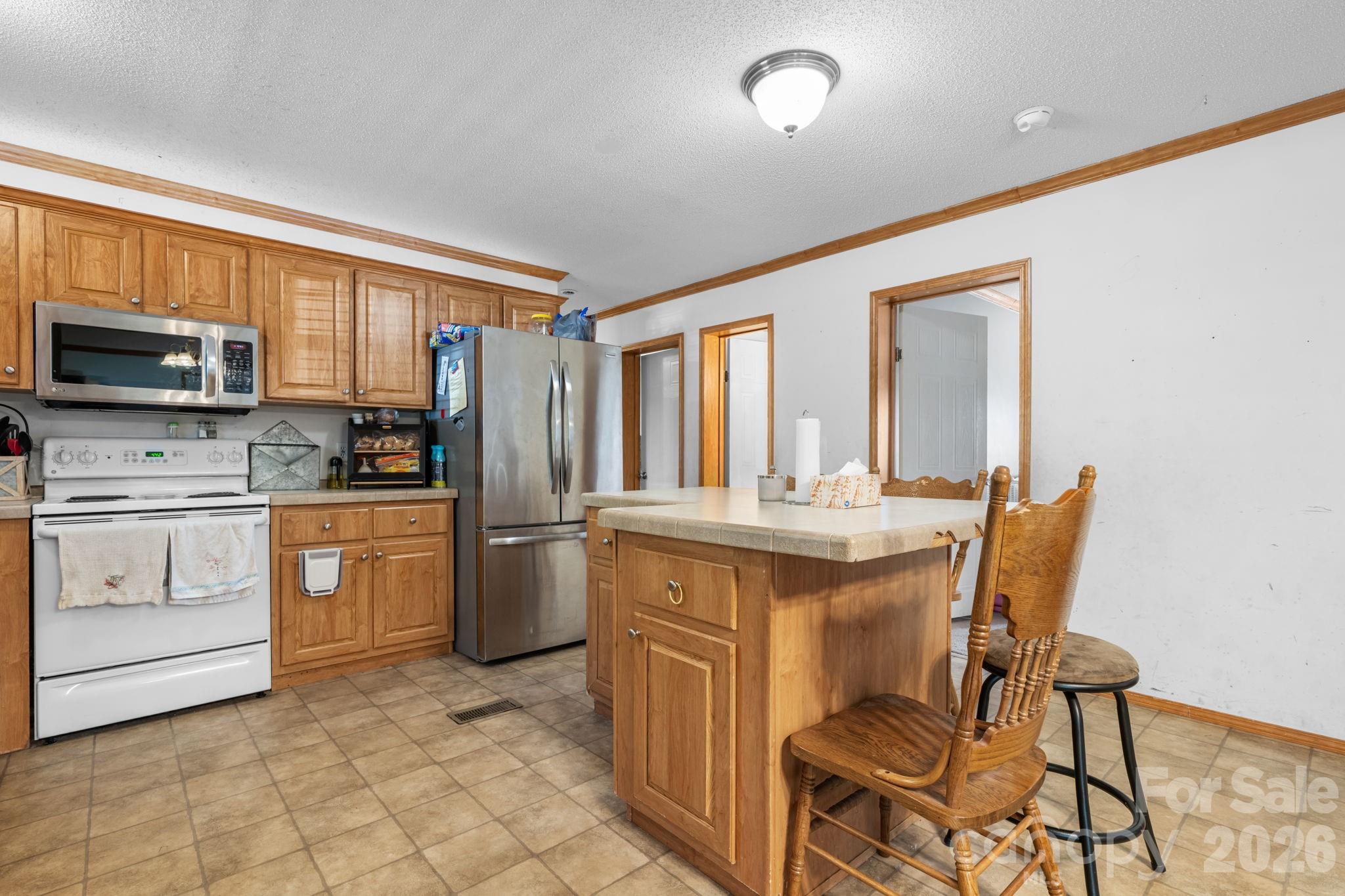 3634 Hillview Drive NE — Conover