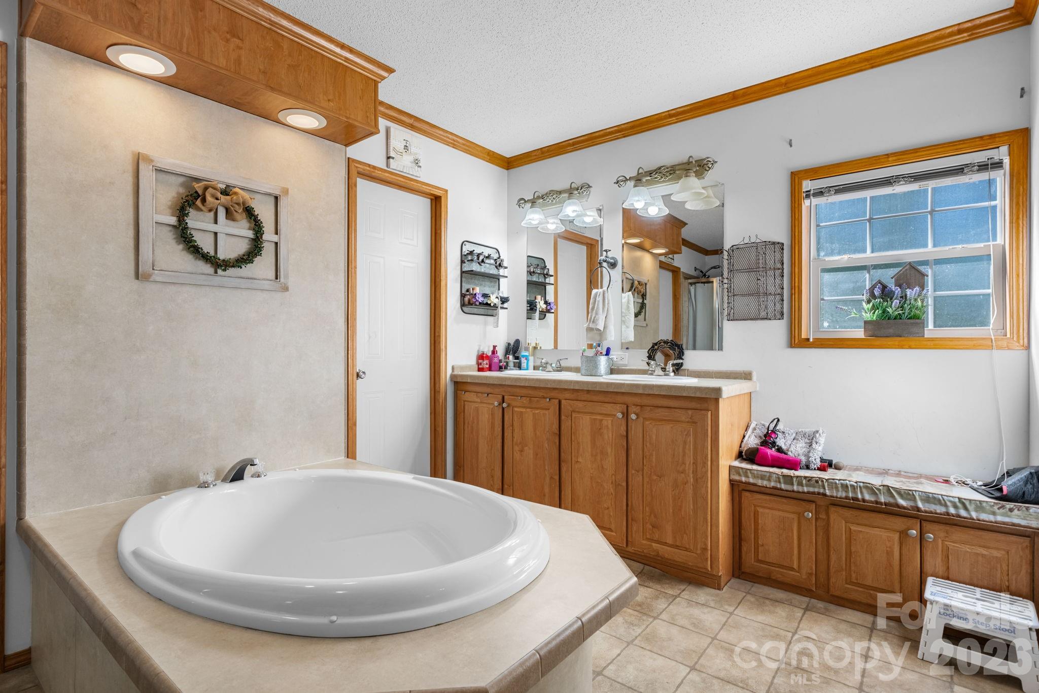3634 Hillview Drive NE — Conover