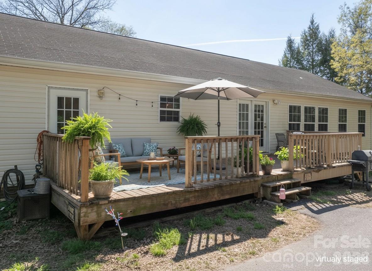 3634 Hillview Drive NE — Conover