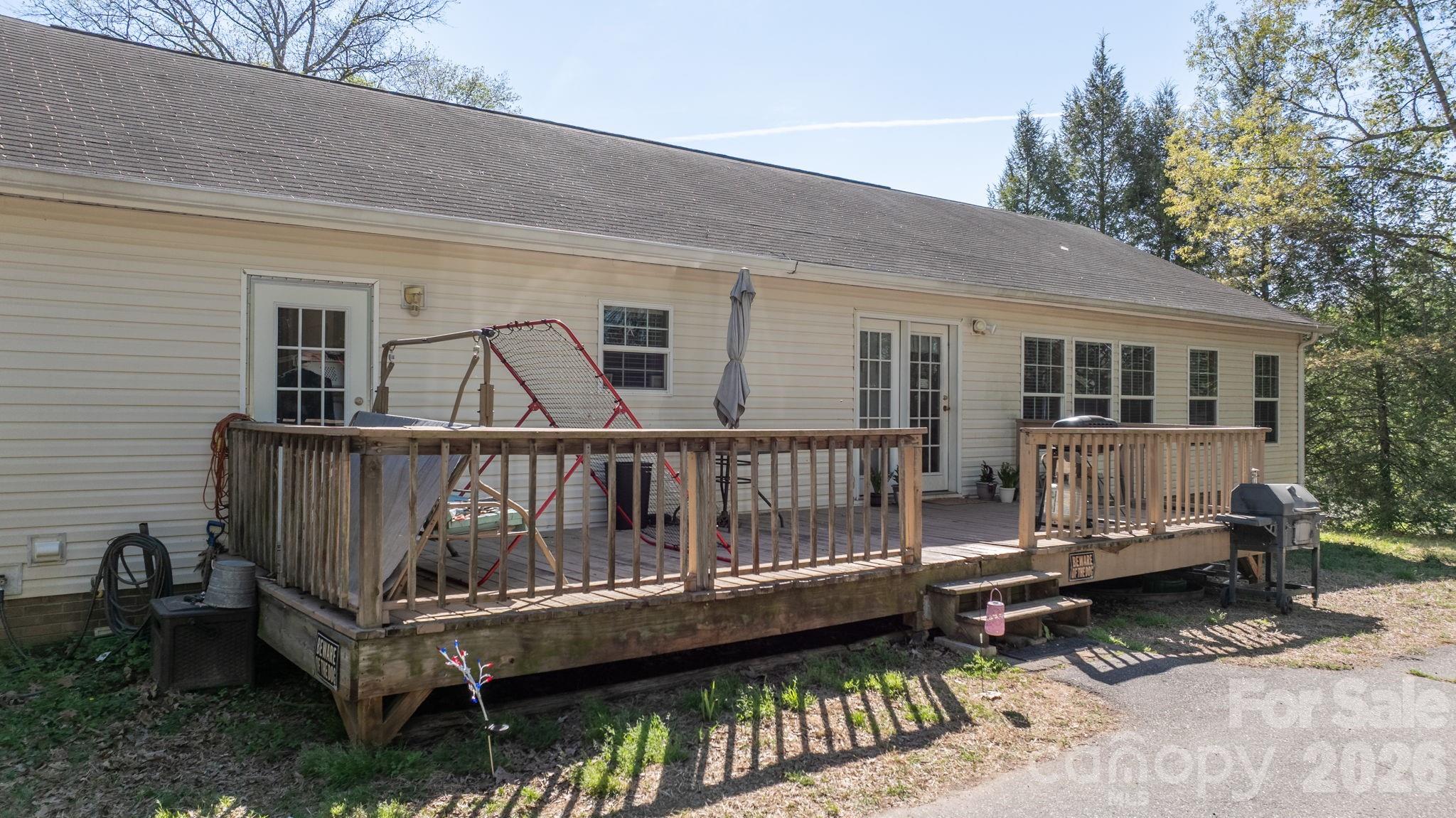3634 Hillview Drive NE — Conover