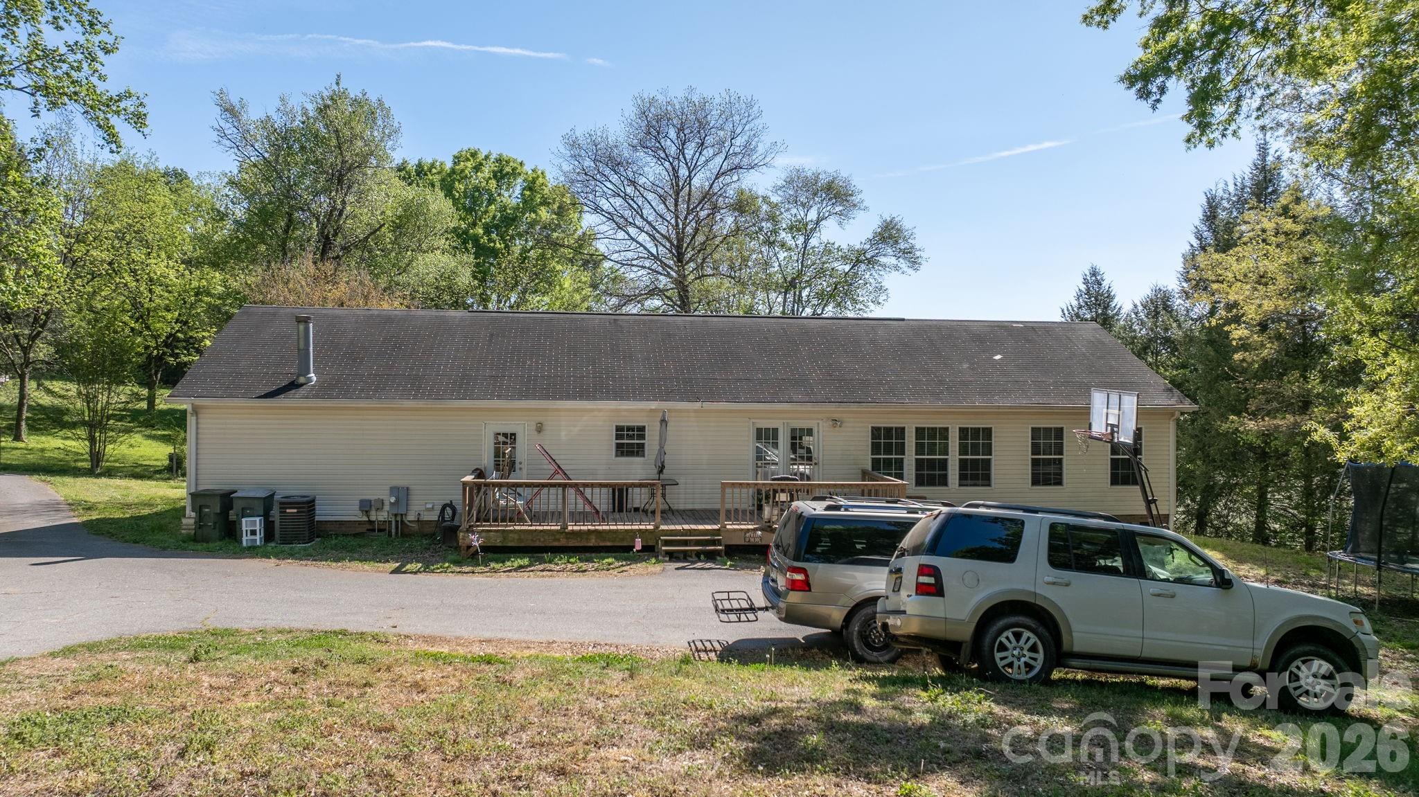 3634 Hillview Drive NE — Conover