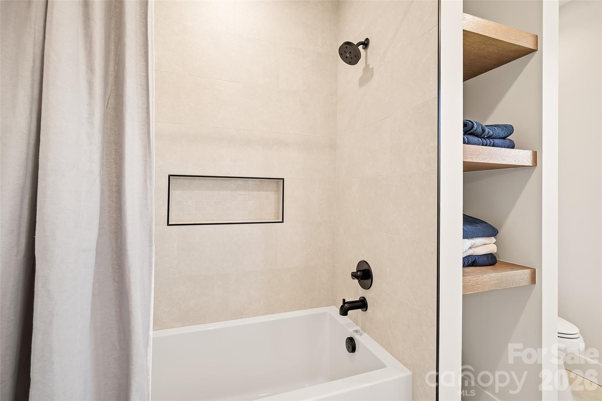 480 Daniel Circle Drive — Mills River