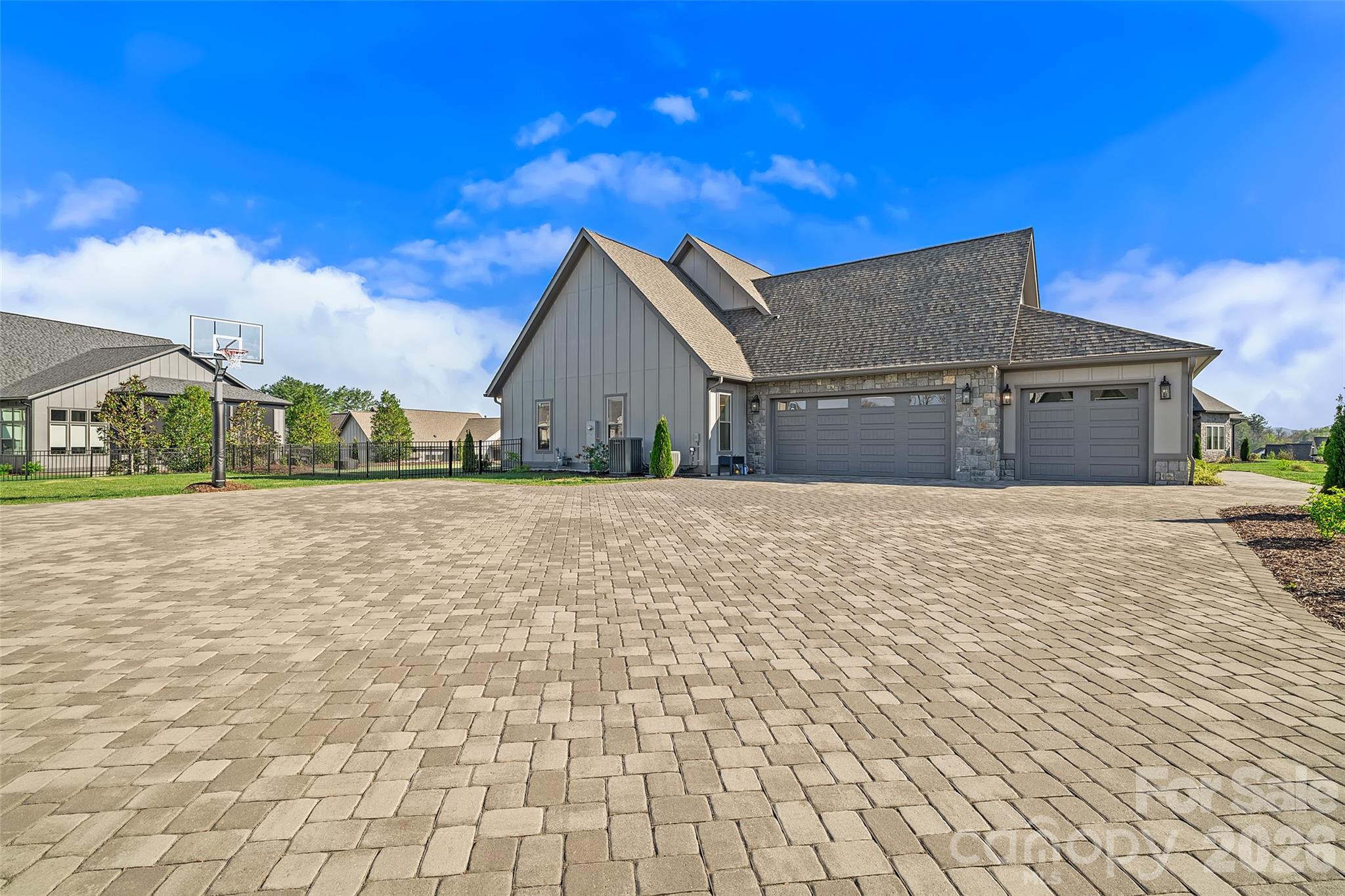 480 Daniel Circle Drive — Mills River