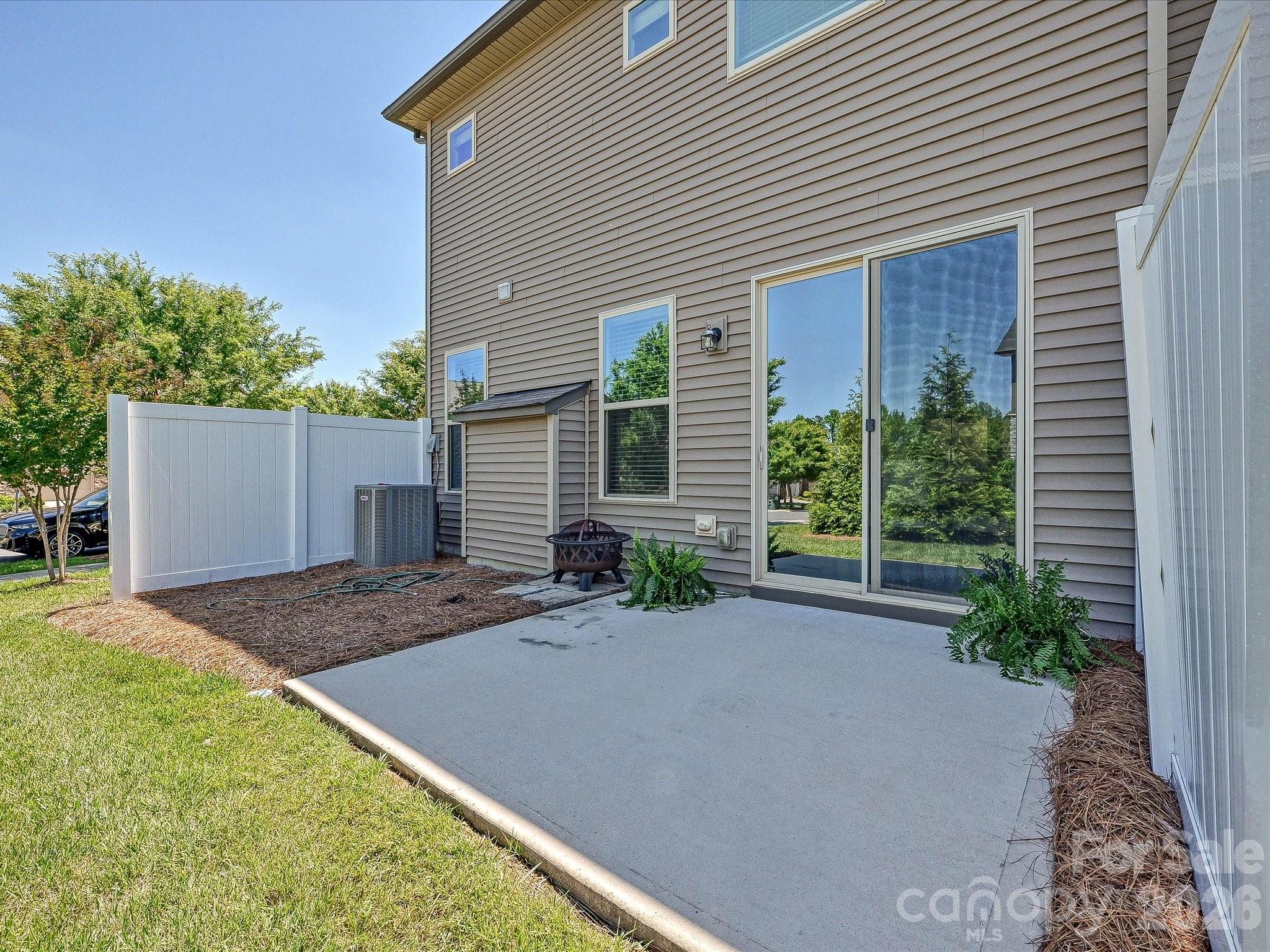 9238 Glenburn Lane — Charlotte