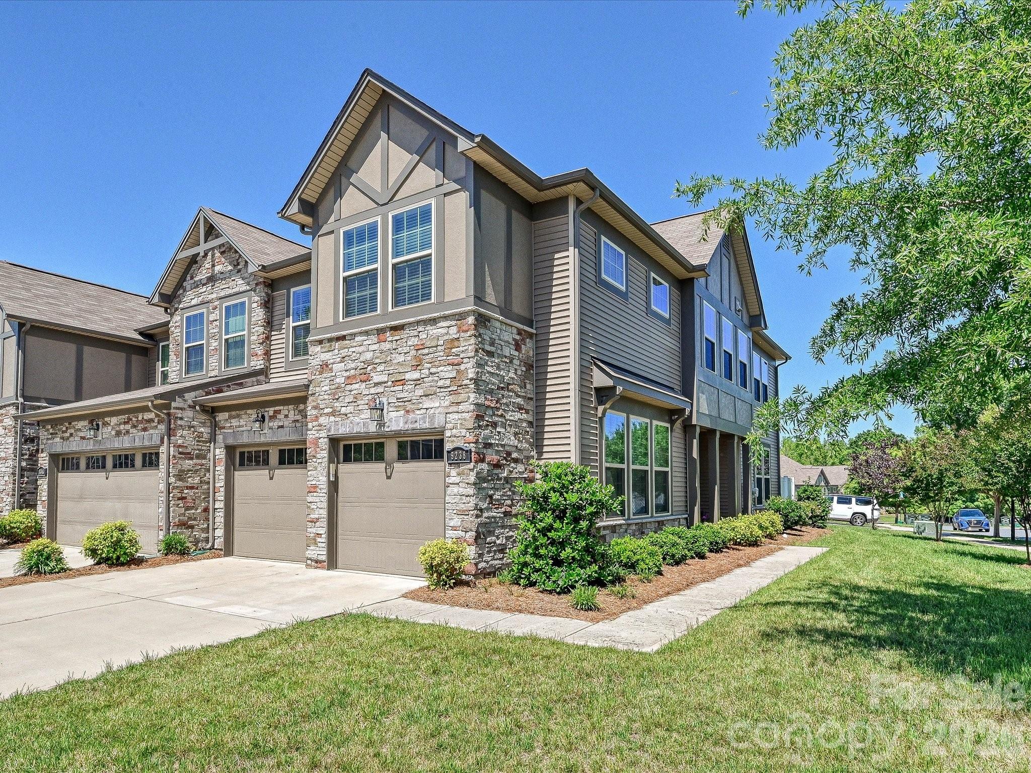 9238 Glenburn Lane — Charlotte
