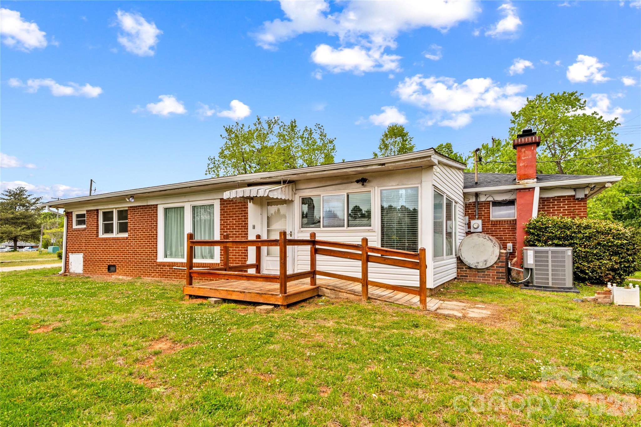 155 Parkertown Road — Mooresville